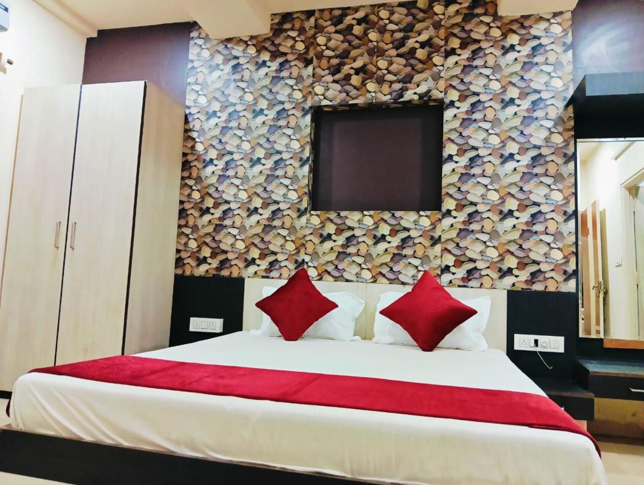 Hotel Tirupati Palace 2*