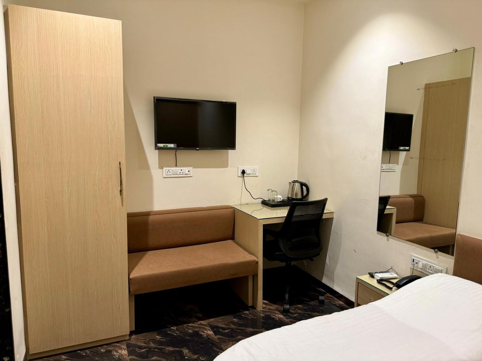 Sajanshree Hotel Indore