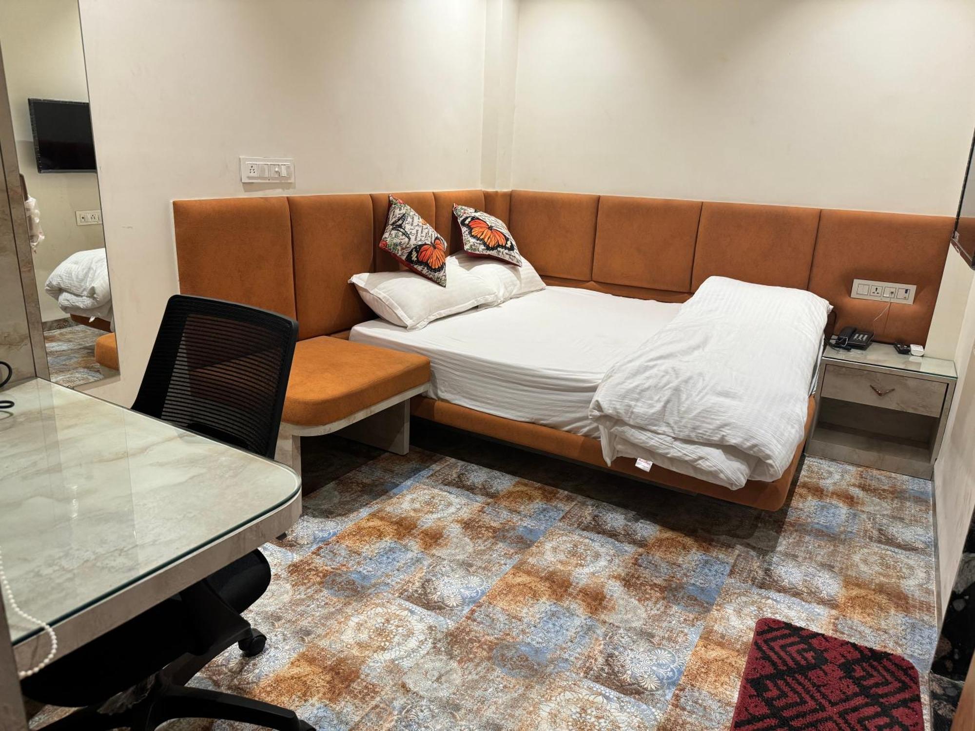 Hotel Sajanshree 3*