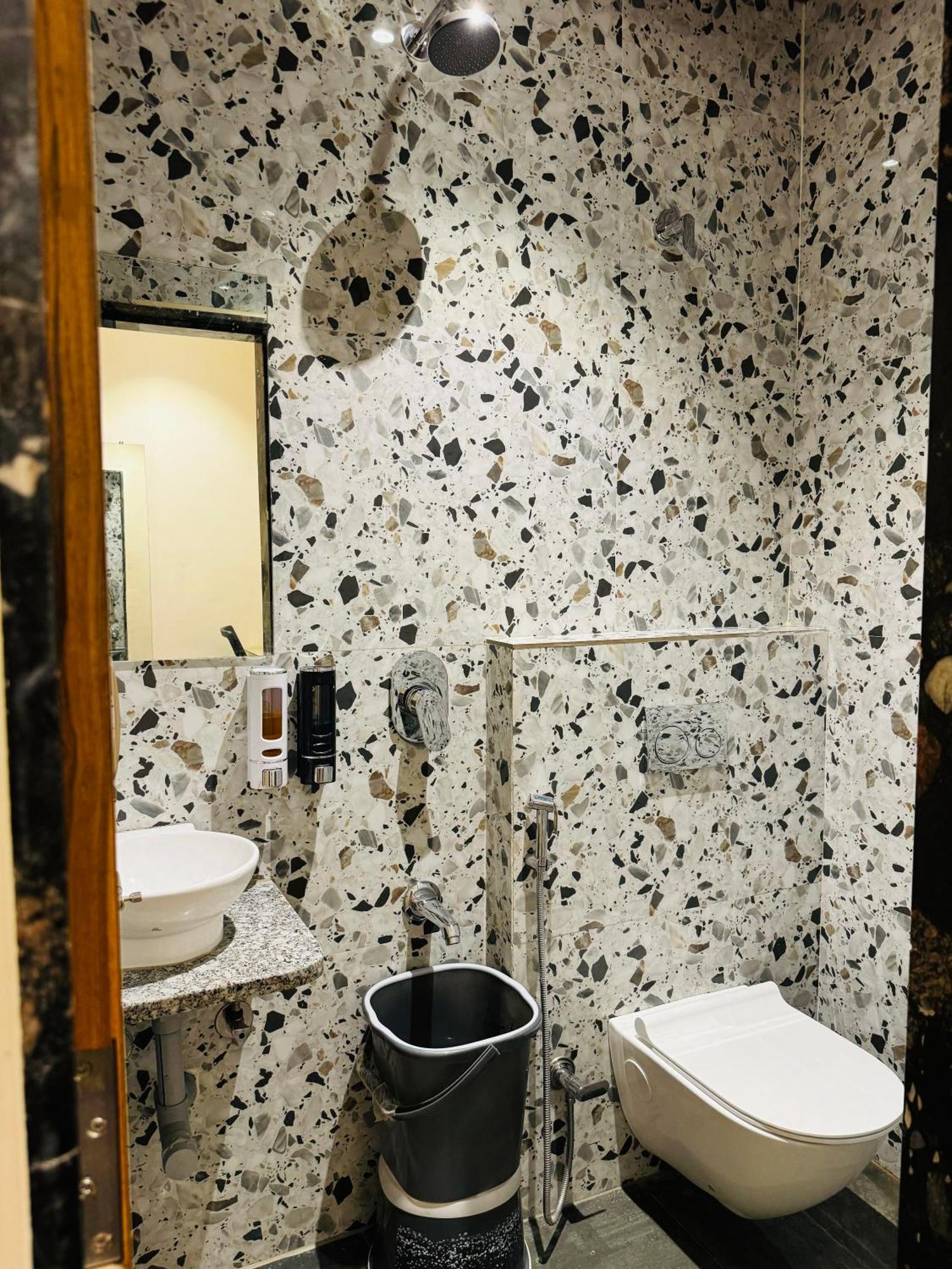 Sajanshree Hotel