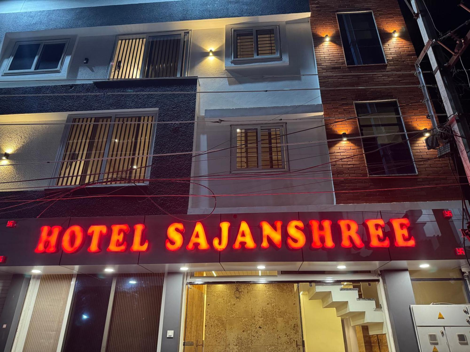 Hotel Sajanshree 3*