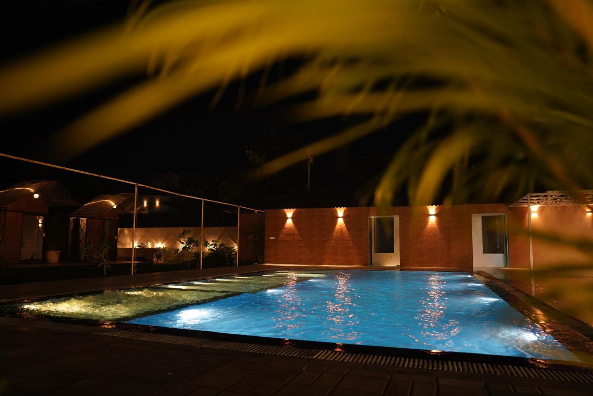 Great Escape Club Resort *