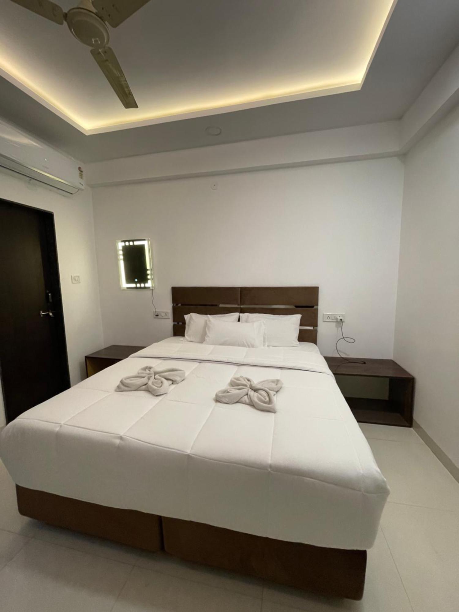 Kiwi Vijaynagar Scheme 78 Hotel 3*