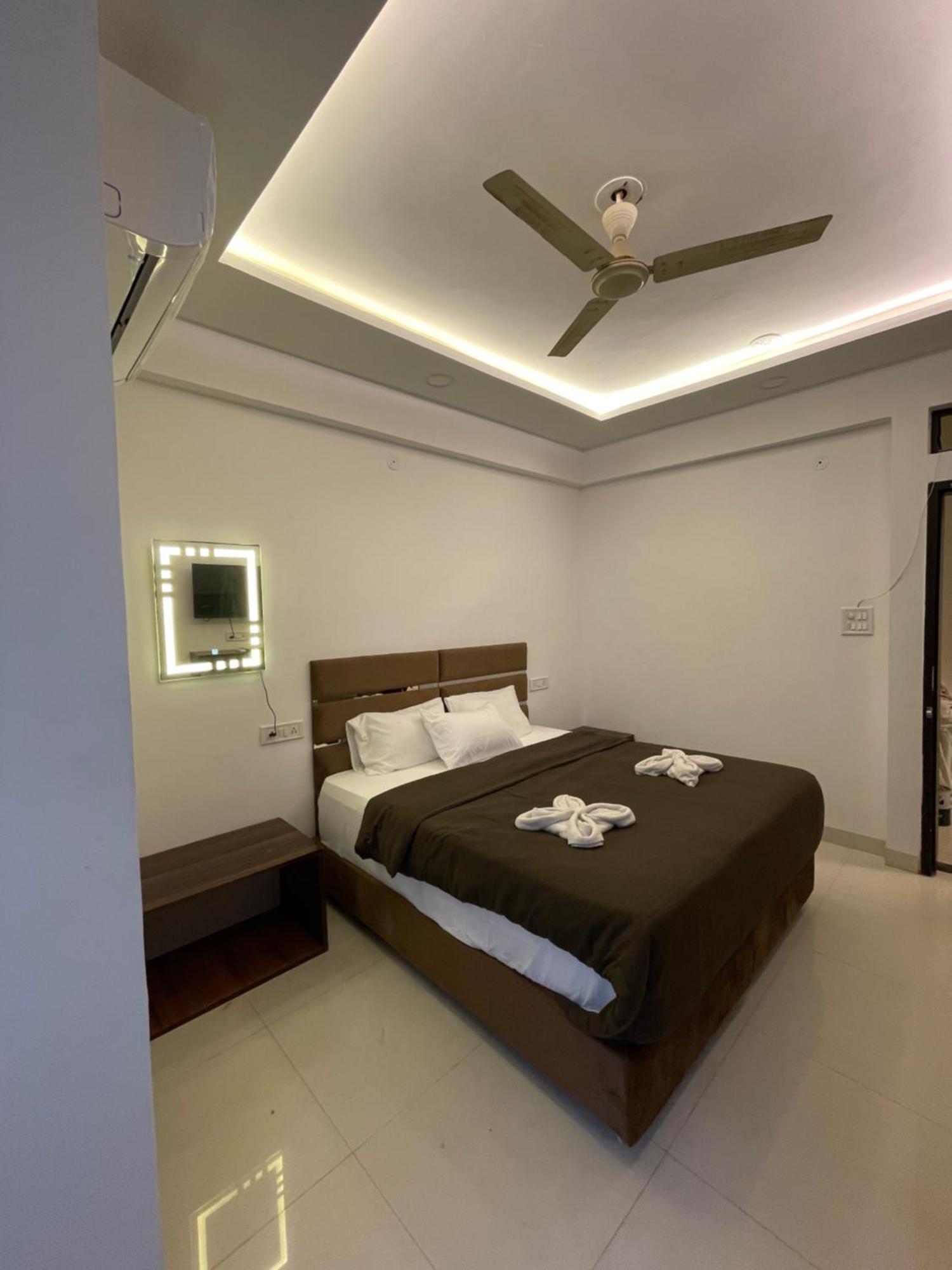 Kiwi Vijaynagar Scheme 78 3*