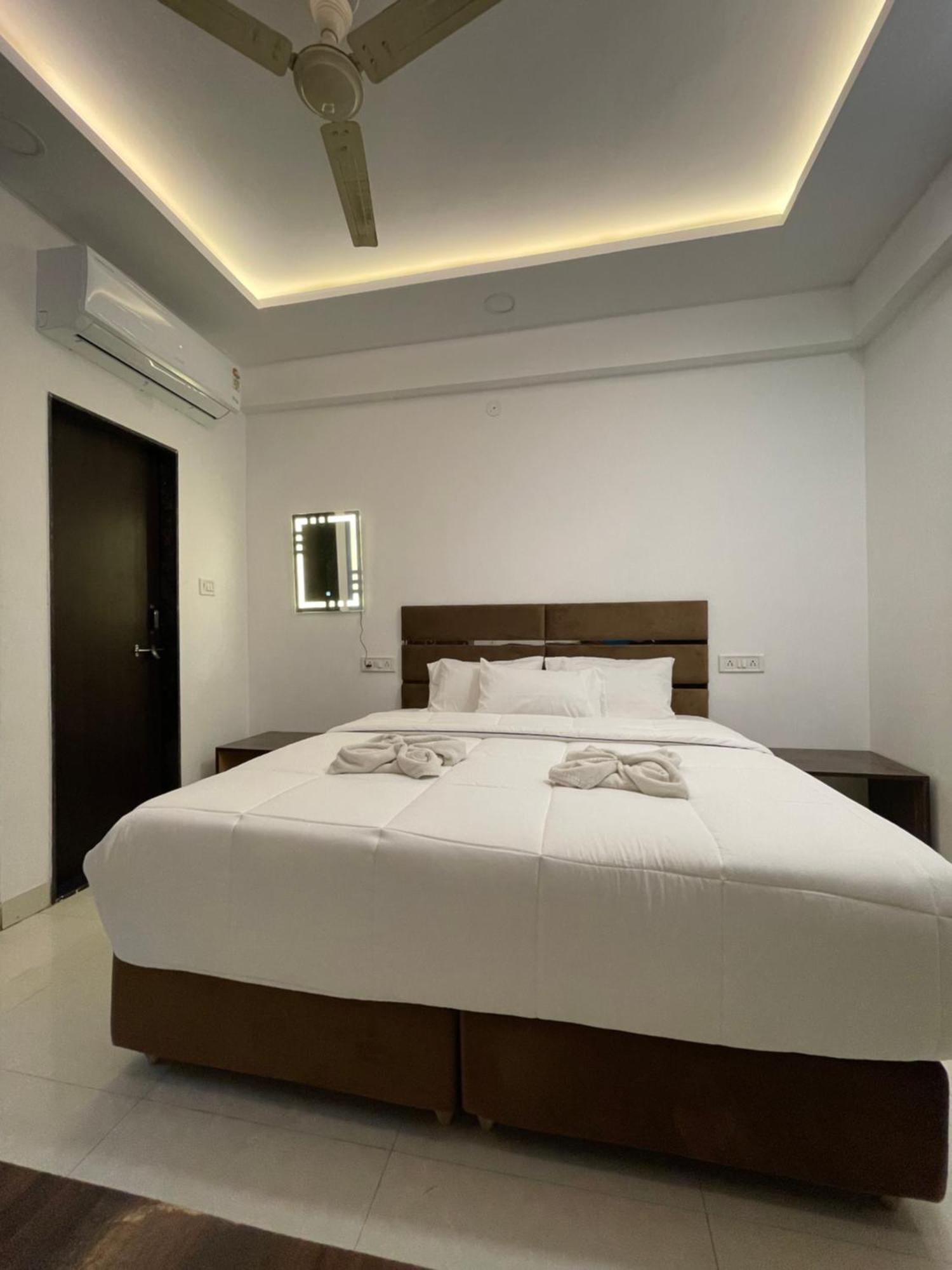 Kiwi Vijaynagar Scheme 78 Hotel 3*