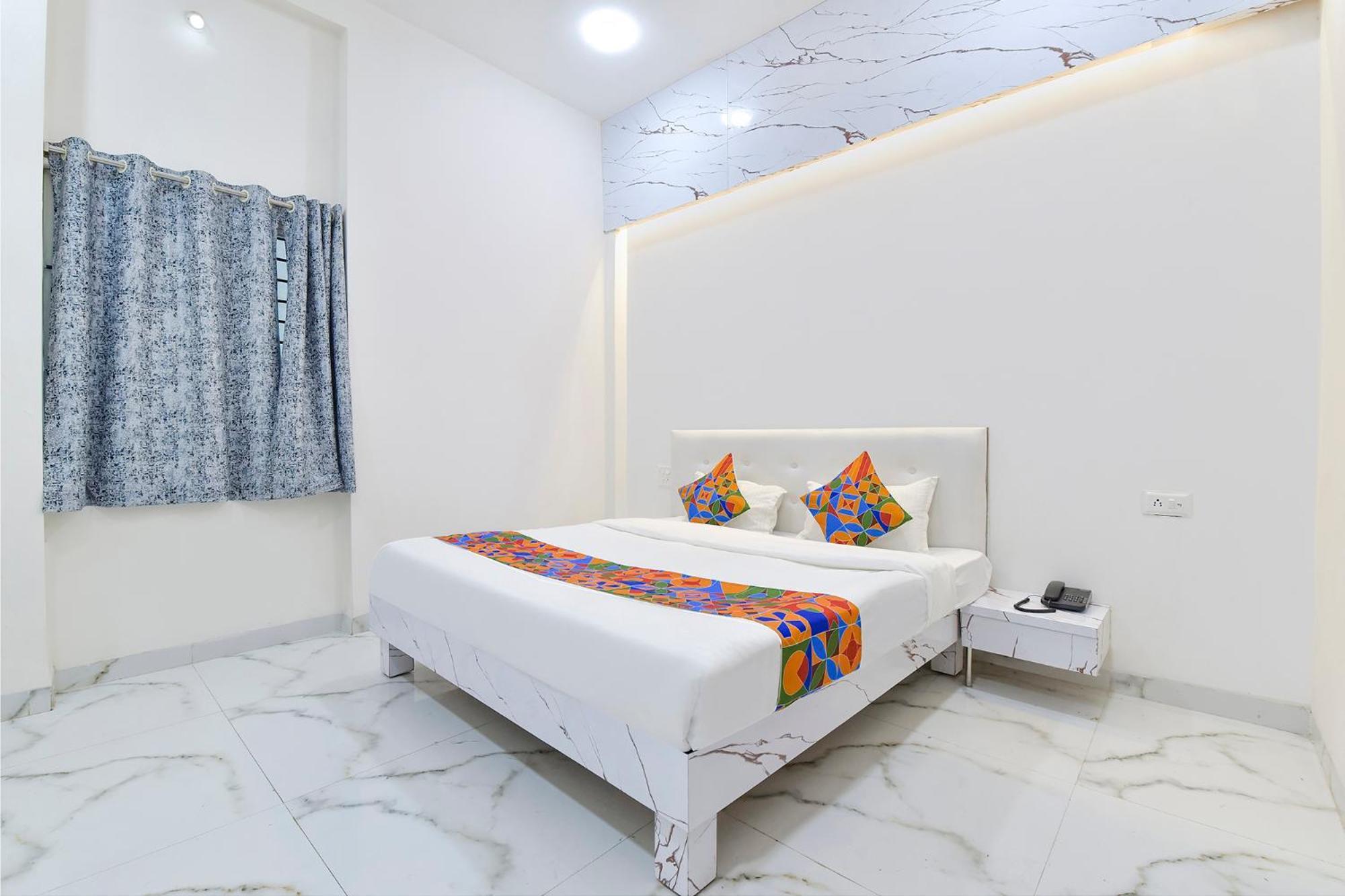 Hotel Fabhotel Grand Embassy