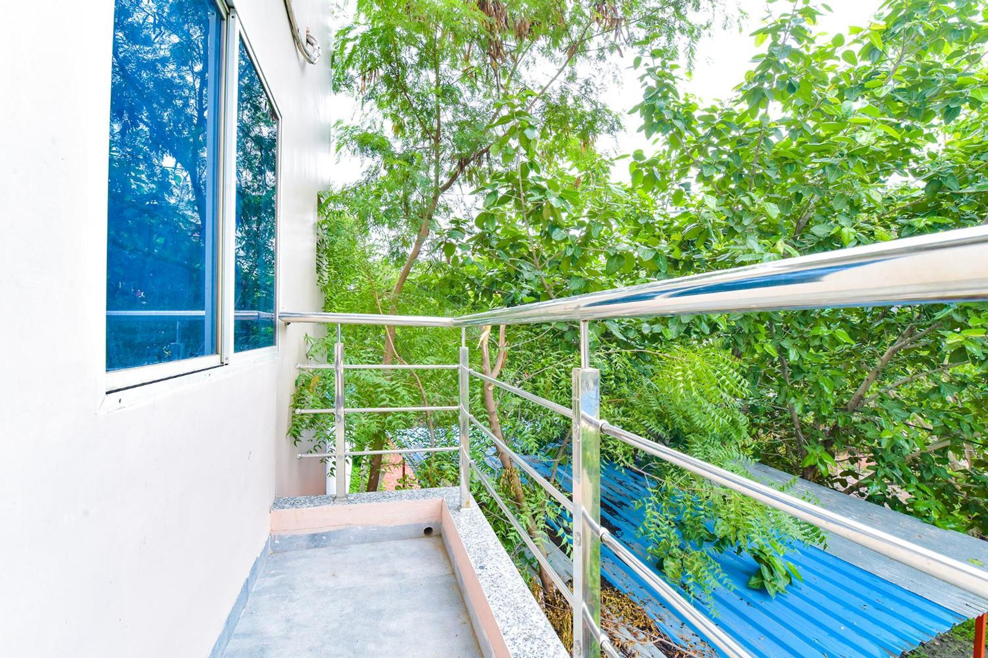 Fabhotel Grand Embassy Hotel