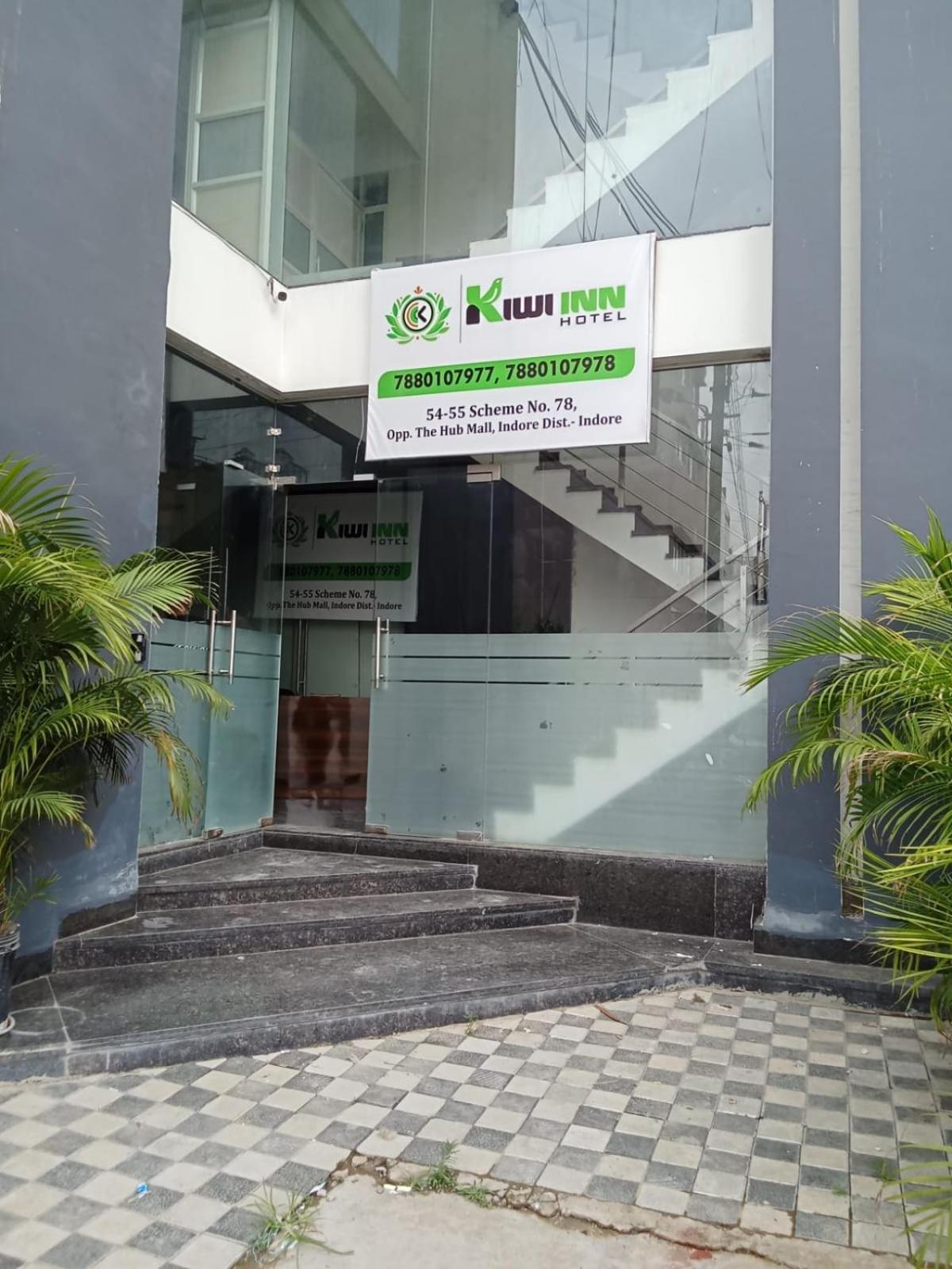 Kiwi Vijaynagar Scheme 78 Hotel