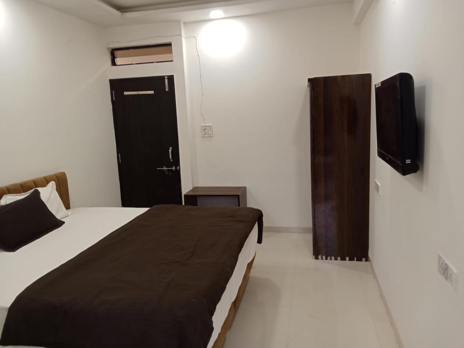Hotel Kiwi Vijaynagar Scheme 78 Indore
