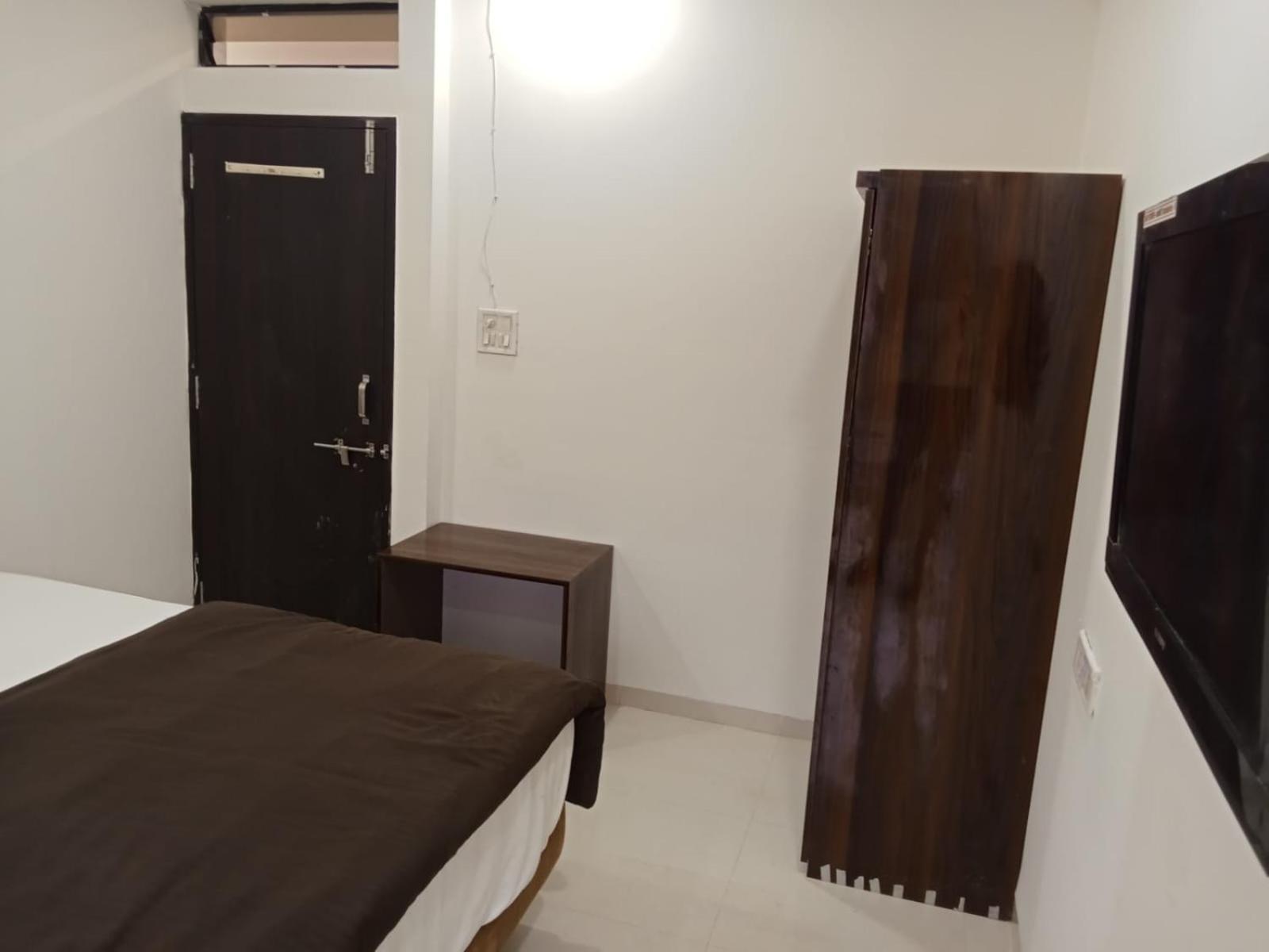 Kiwi Vijaynagar Scheme 78 Hotel Indore