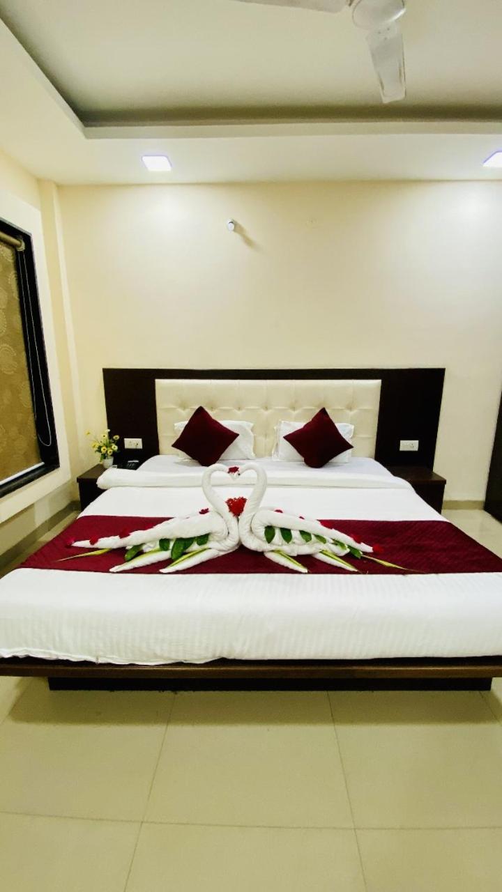 The Richi Rich And 4* Indore