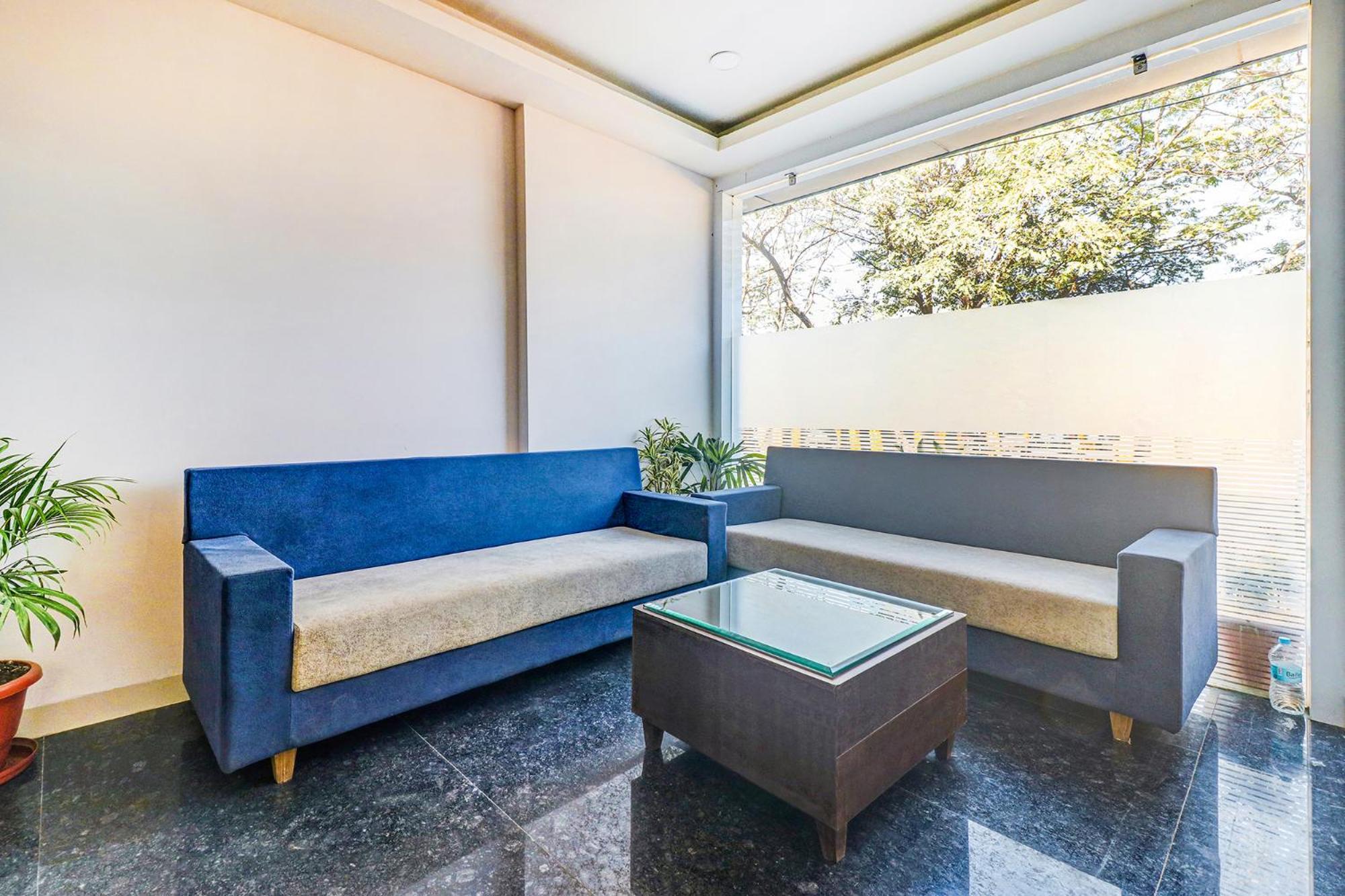 Fabhotel Meera Palace