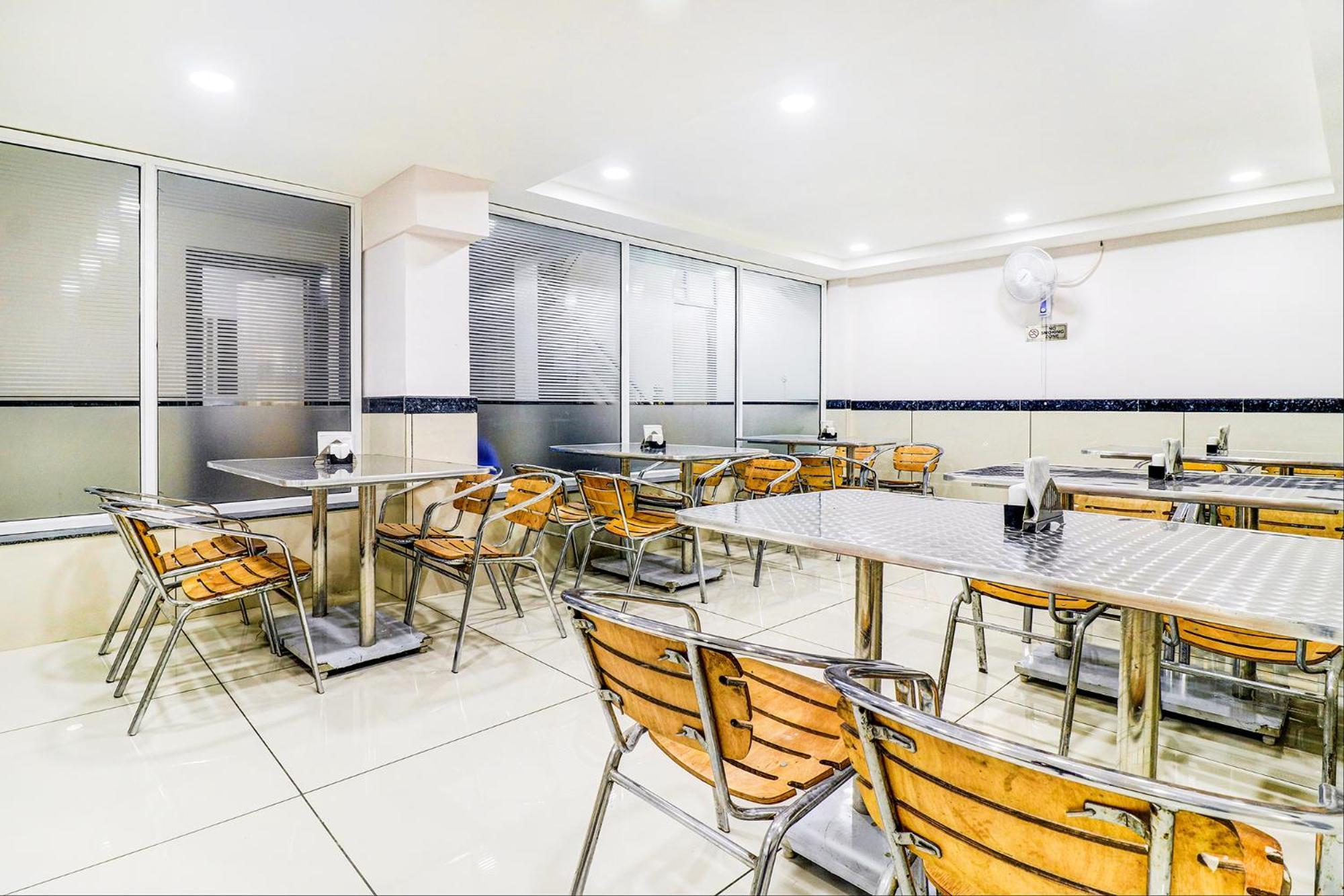Hotel Fabhotel Meera Palace Indore