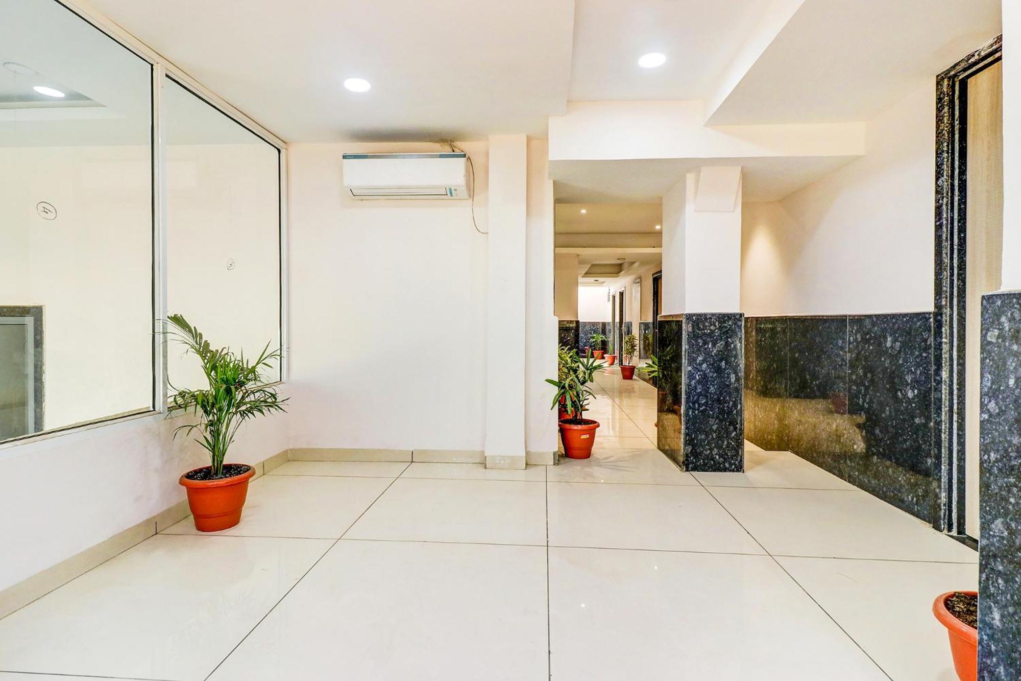Fabhotel Meera Palace Hotel