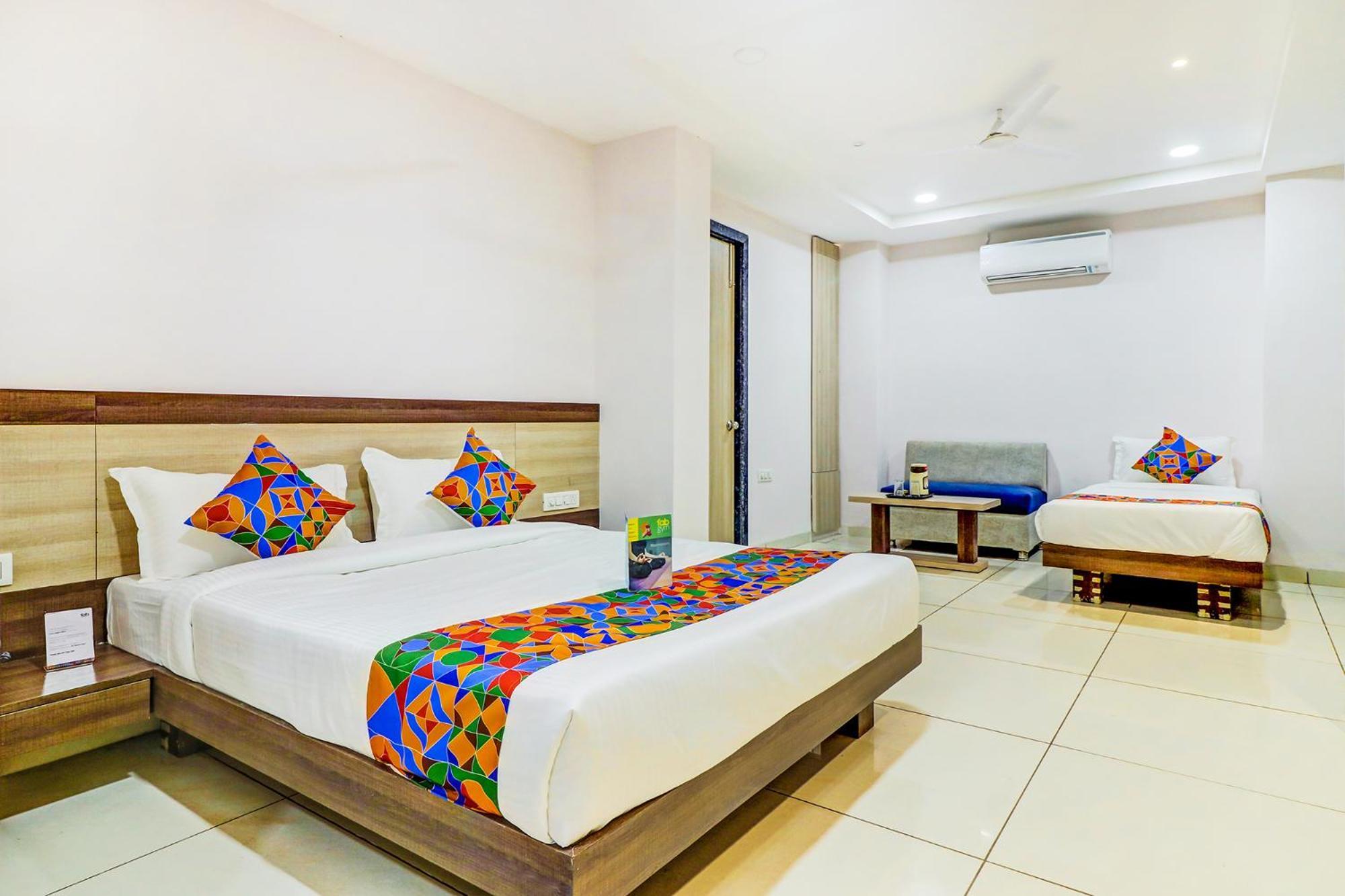 Fabhotel Meera Palace