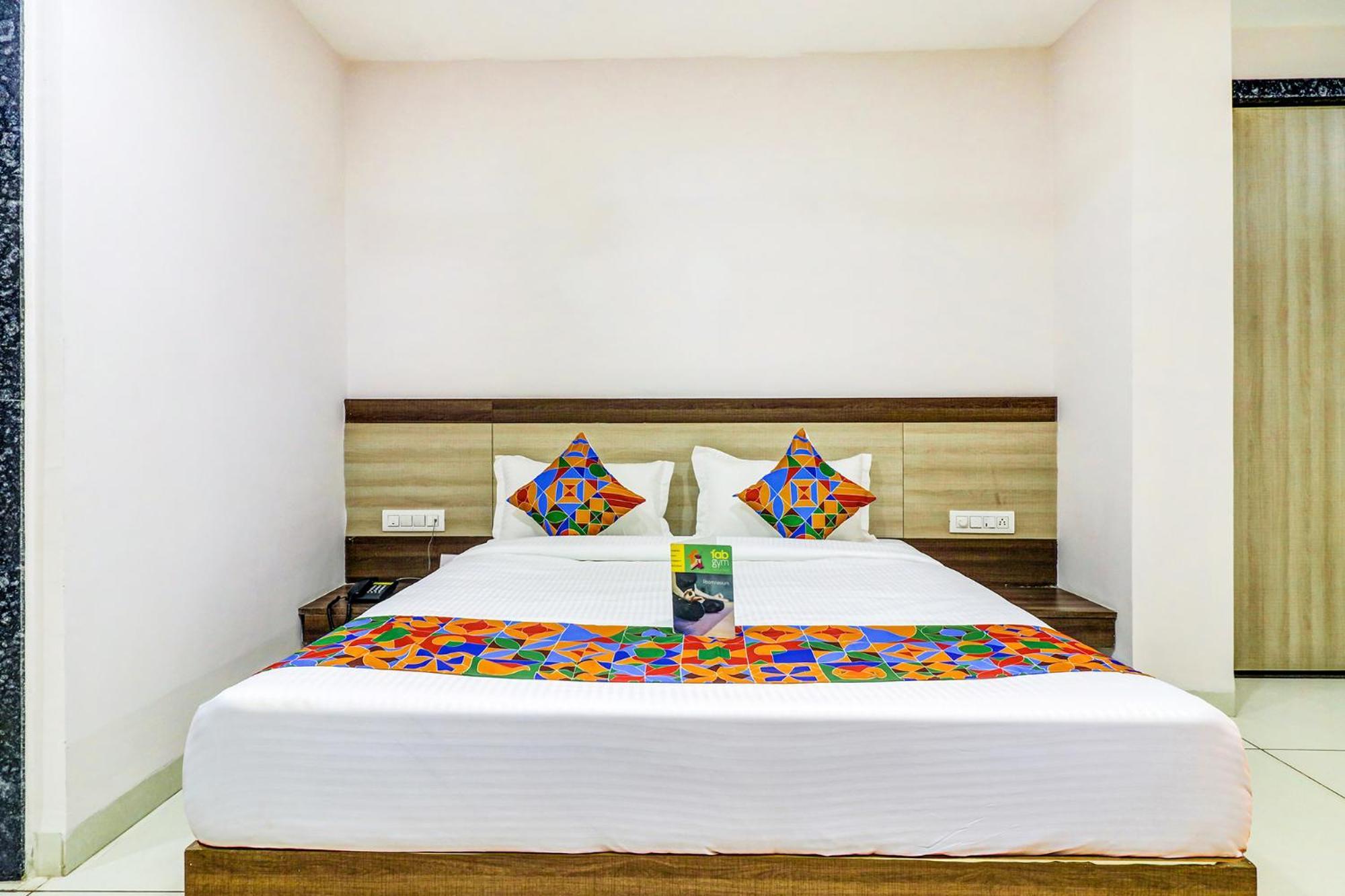 Fabhotel Meera Palace Hotel