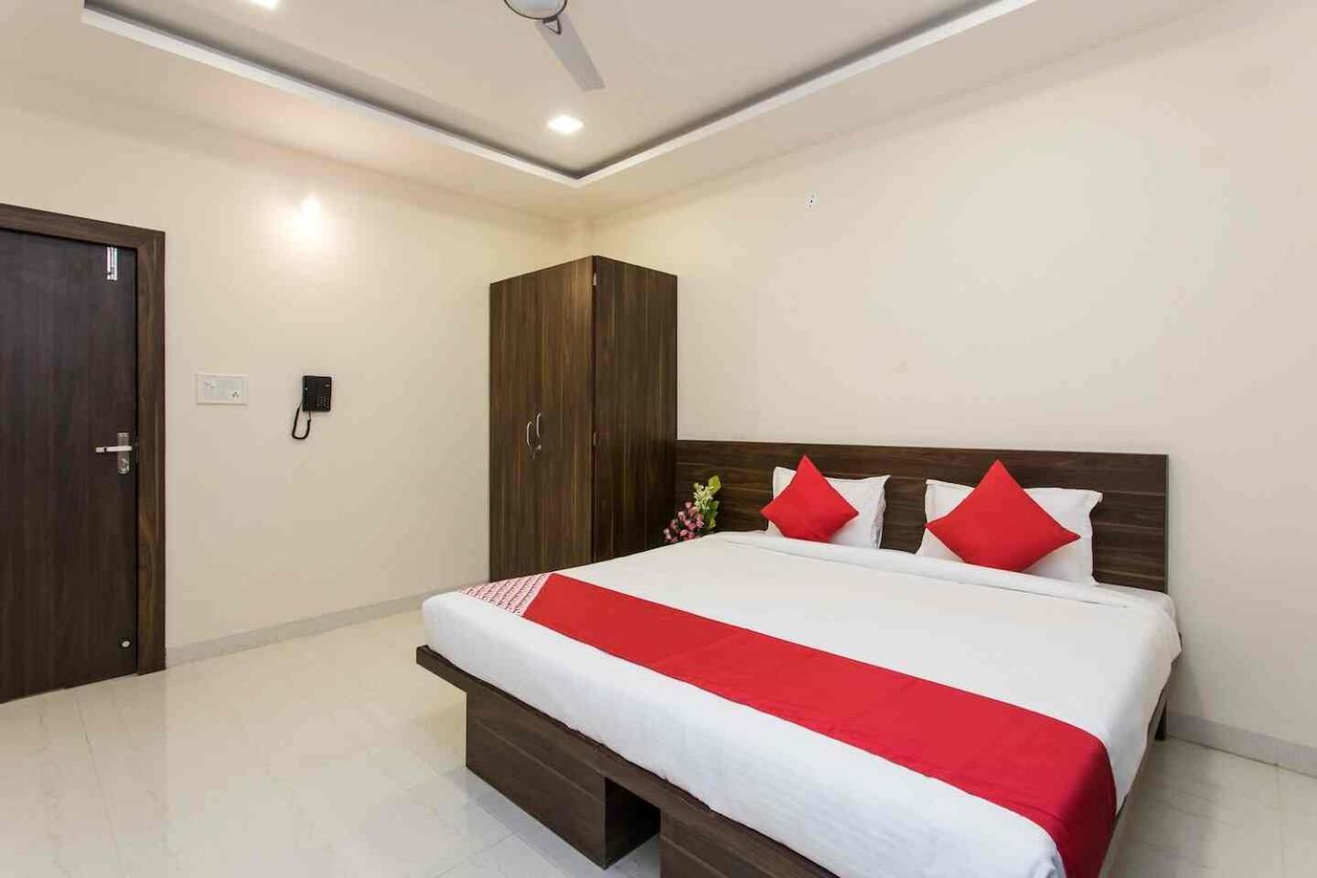Hotel Wood-n-stay *