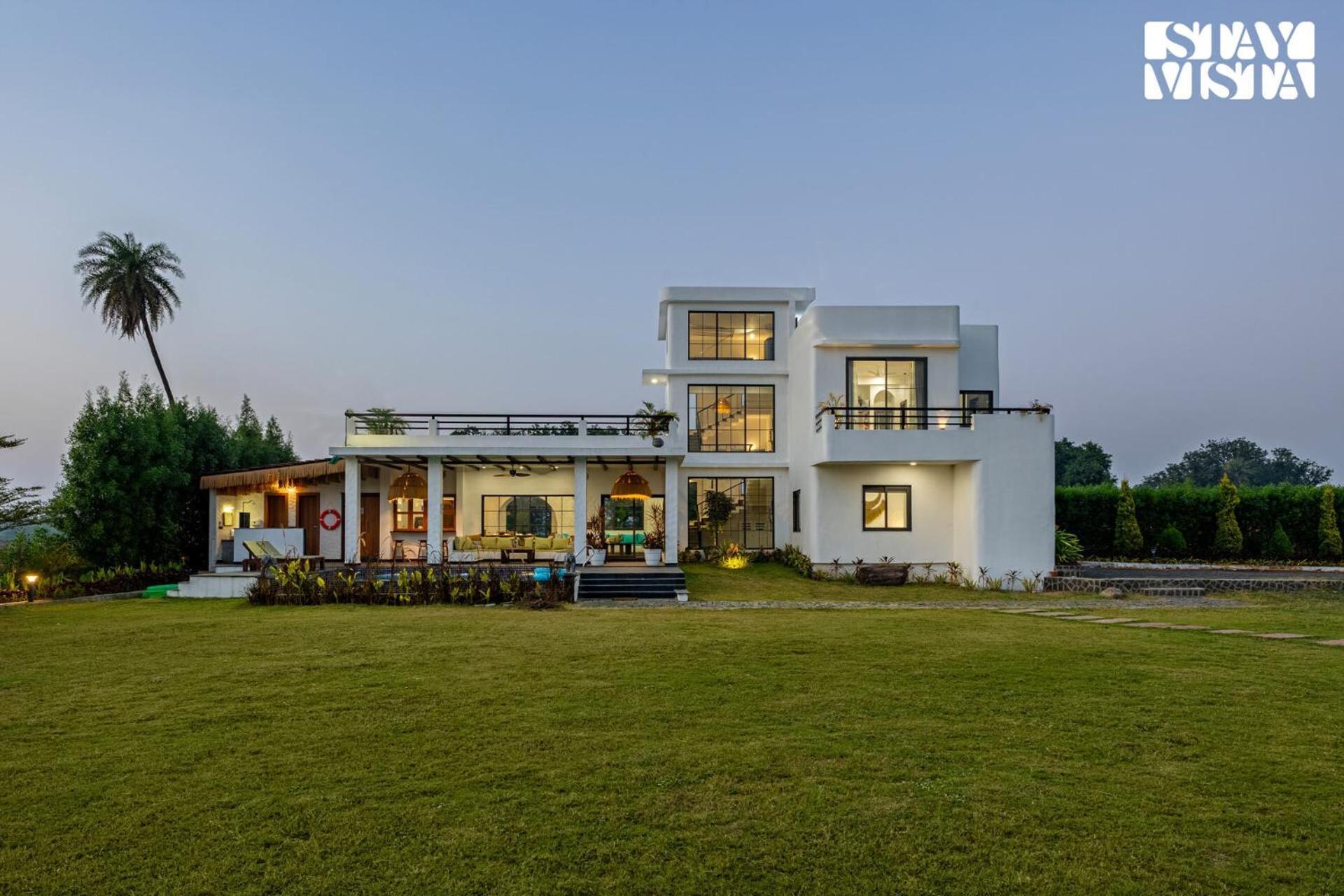 Stayvista At Lotus By The With Pool, Bbq & Lawn *
