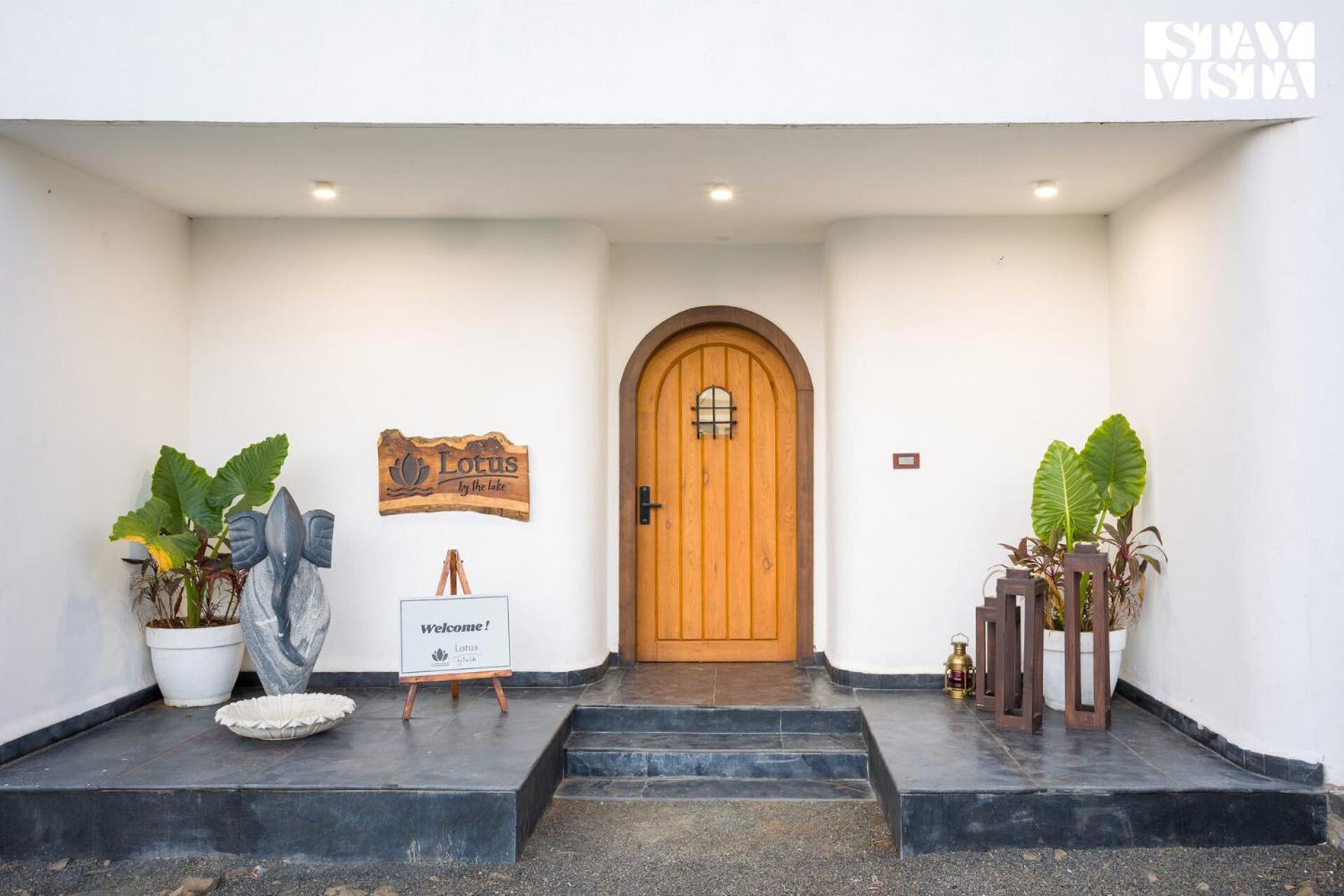 Villa Stayvista At Lotus By The With Pool, Bbq & Lawn Indore