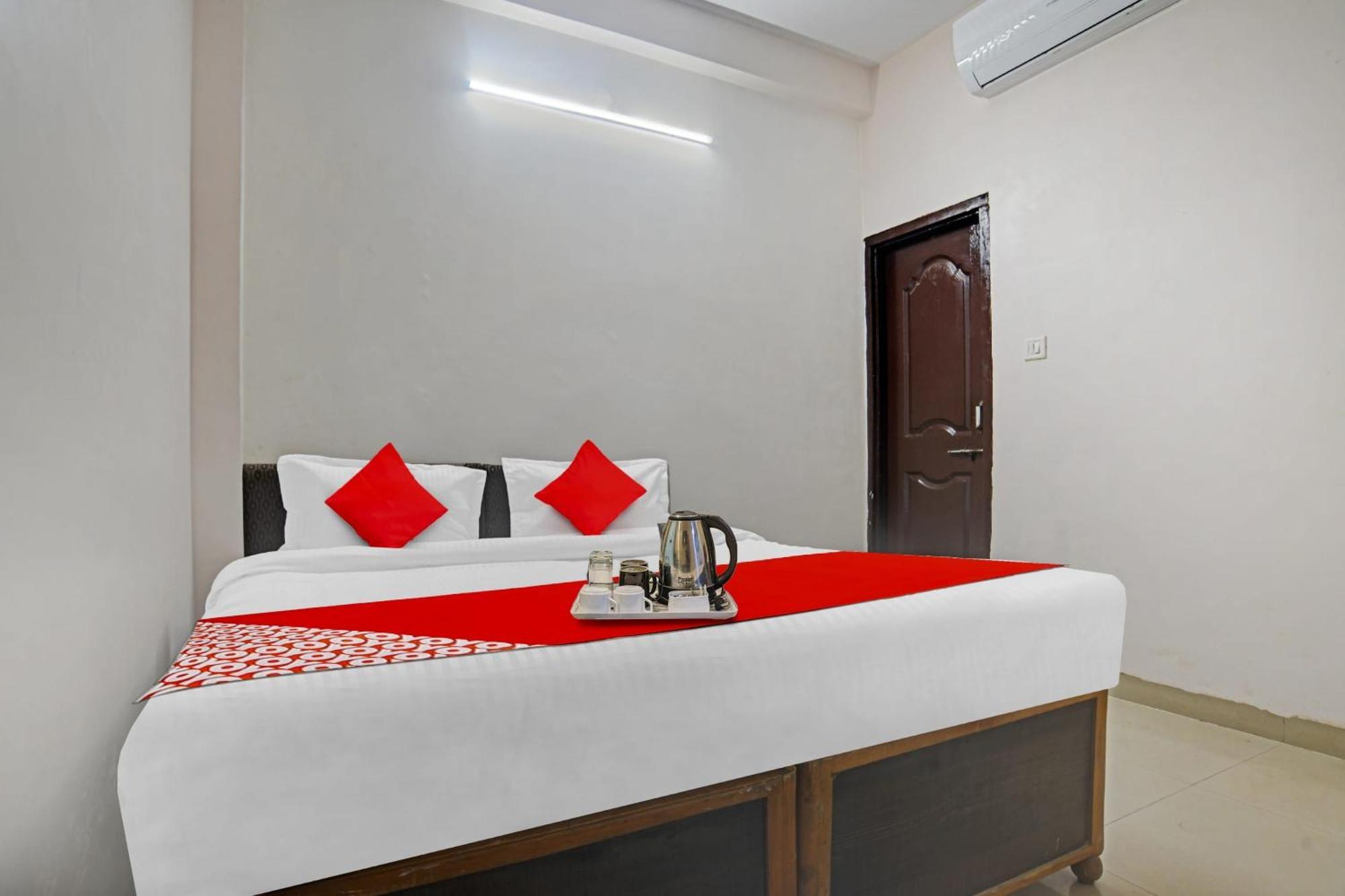 Spot On 49263 Silver Peace 4* Indore