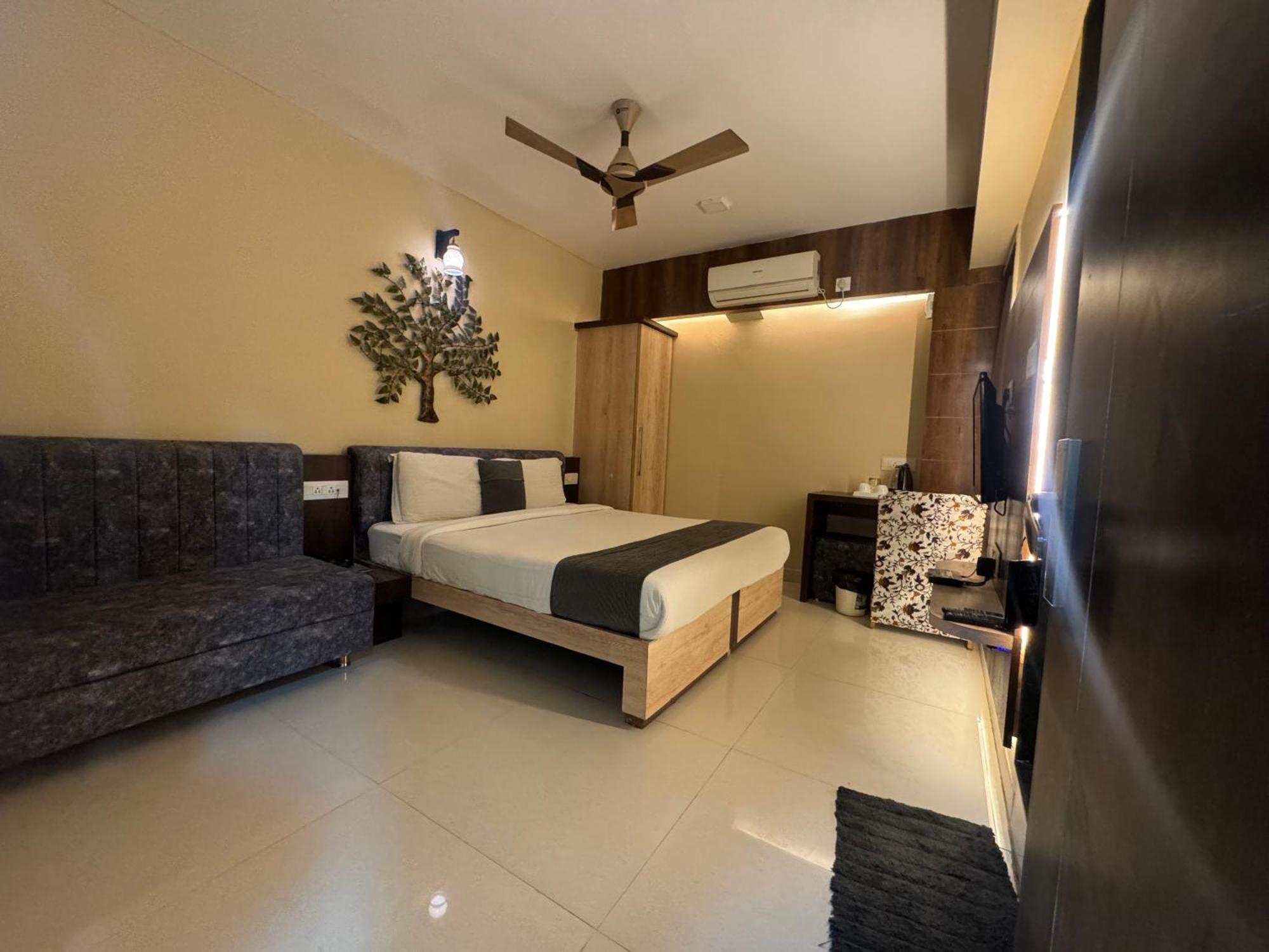 The Tripti & Banquets Hotel