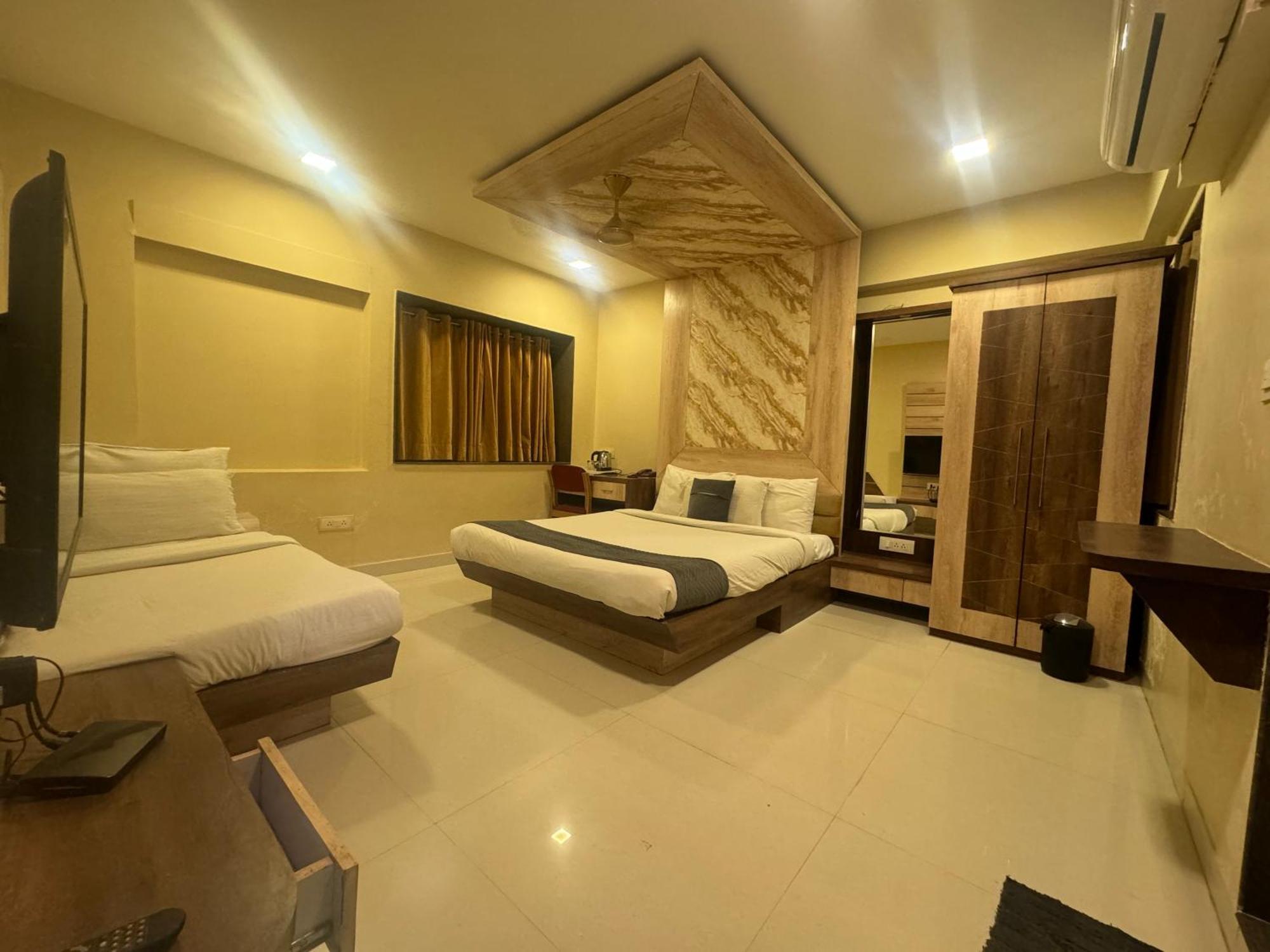 Hotel The Tripti & Banquets