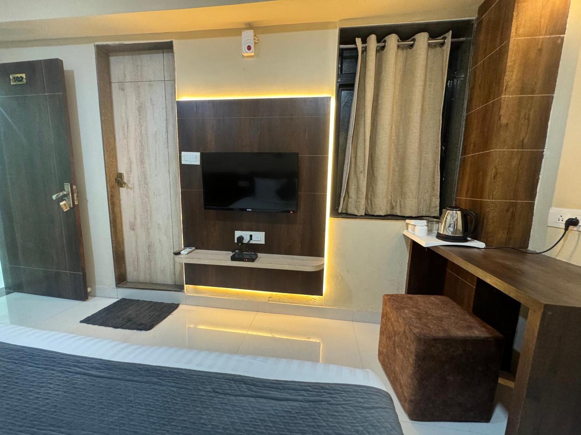 Hotel The Tripti & Banquets