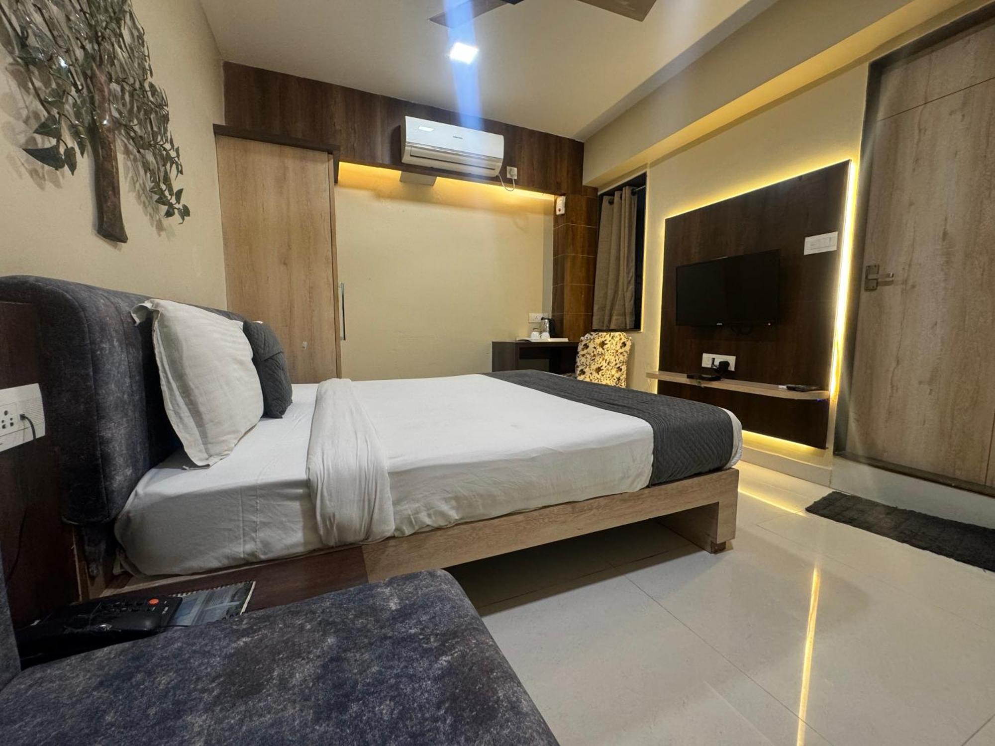 The Tripti & Banquets Hotel 3*