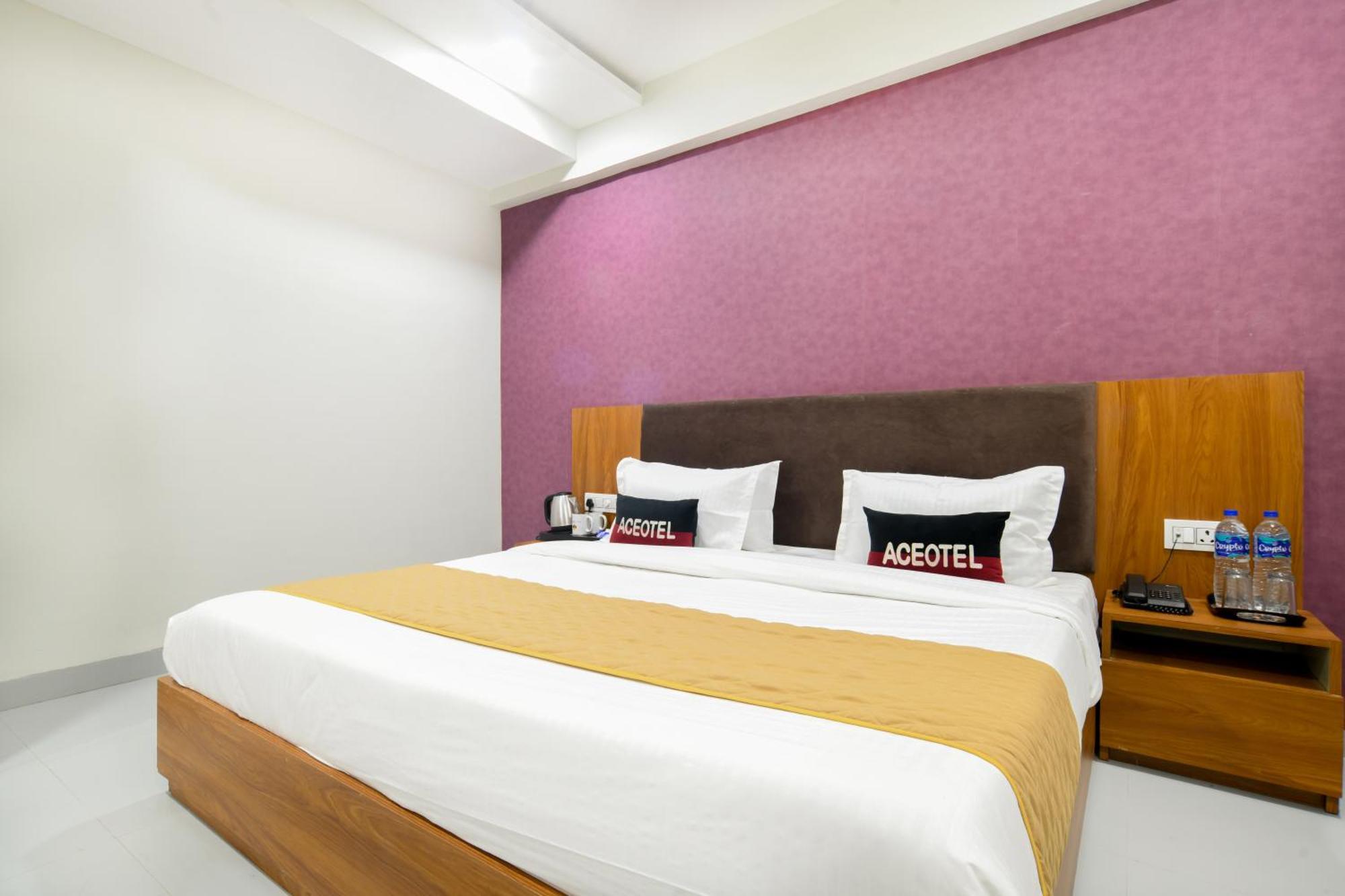 Aceotel Inn, Vijay Nagar Hotel