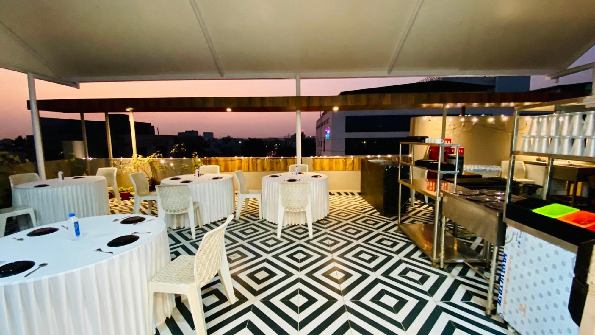 Hotel Aranyasutra Inaya, Indore