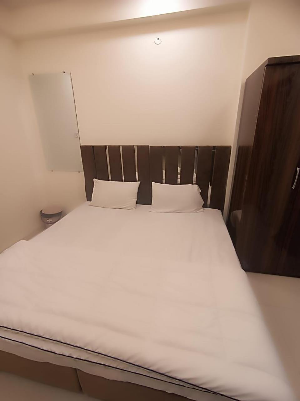 Kiwi Vijaynagar Scheme 78 Hotel Indore