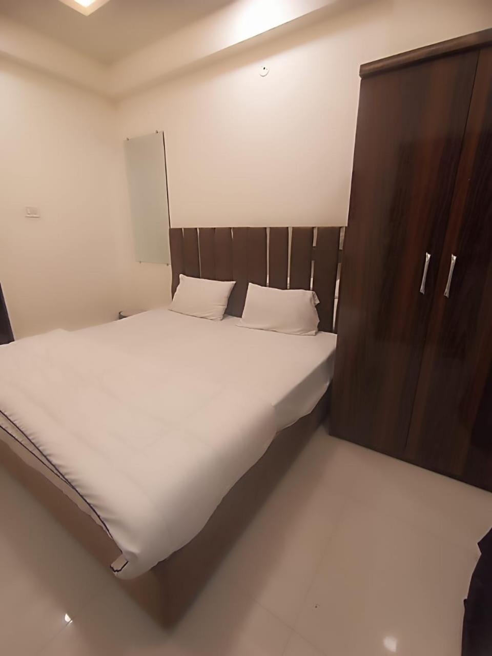 Hotel Kiwi Vijaynagar Scheme 78 Indore