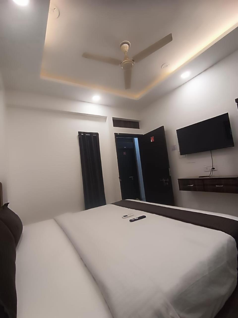 Kiwi Vijaynagar Scheme 78 3*