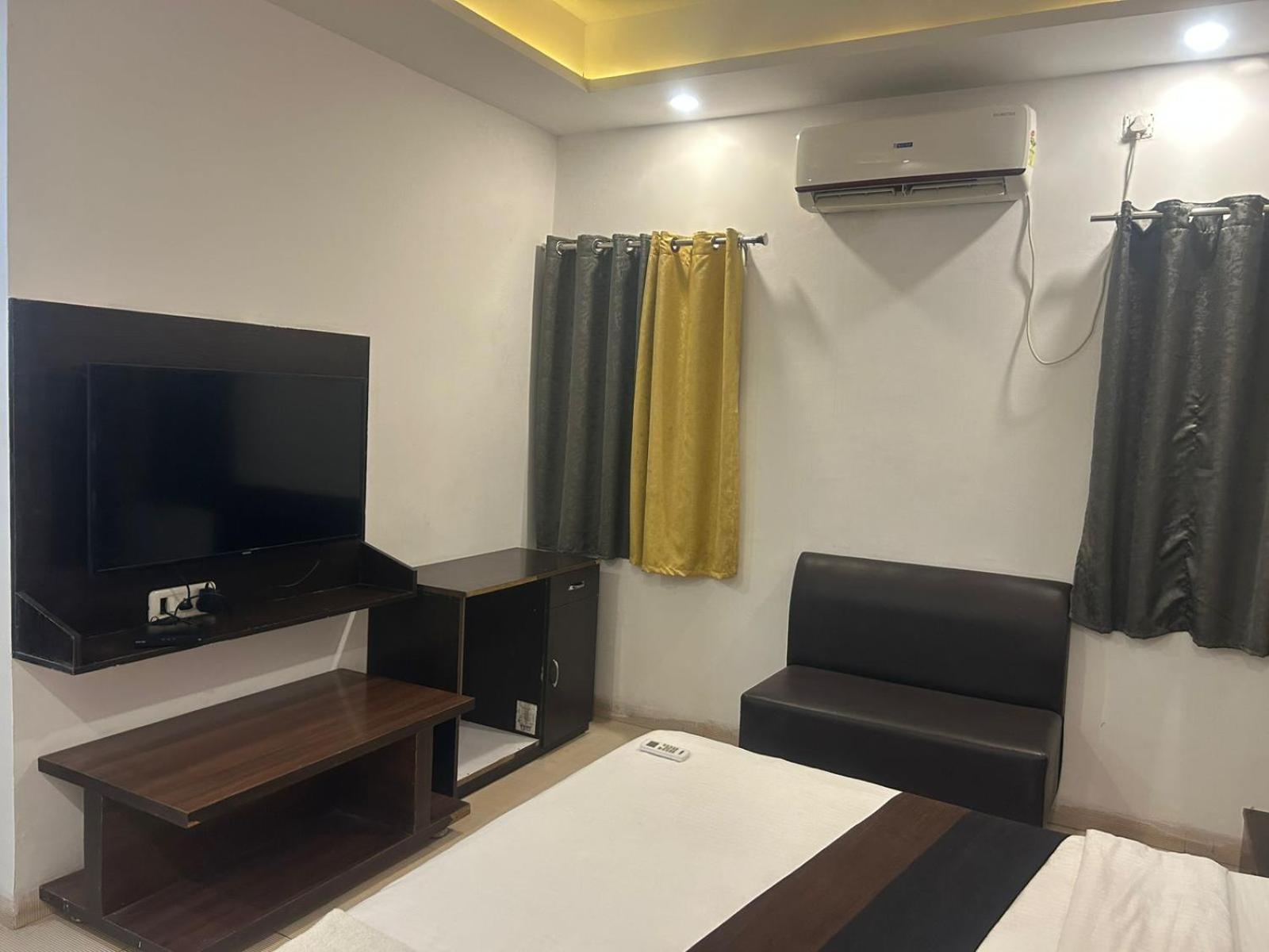 Y.94 4* Indore