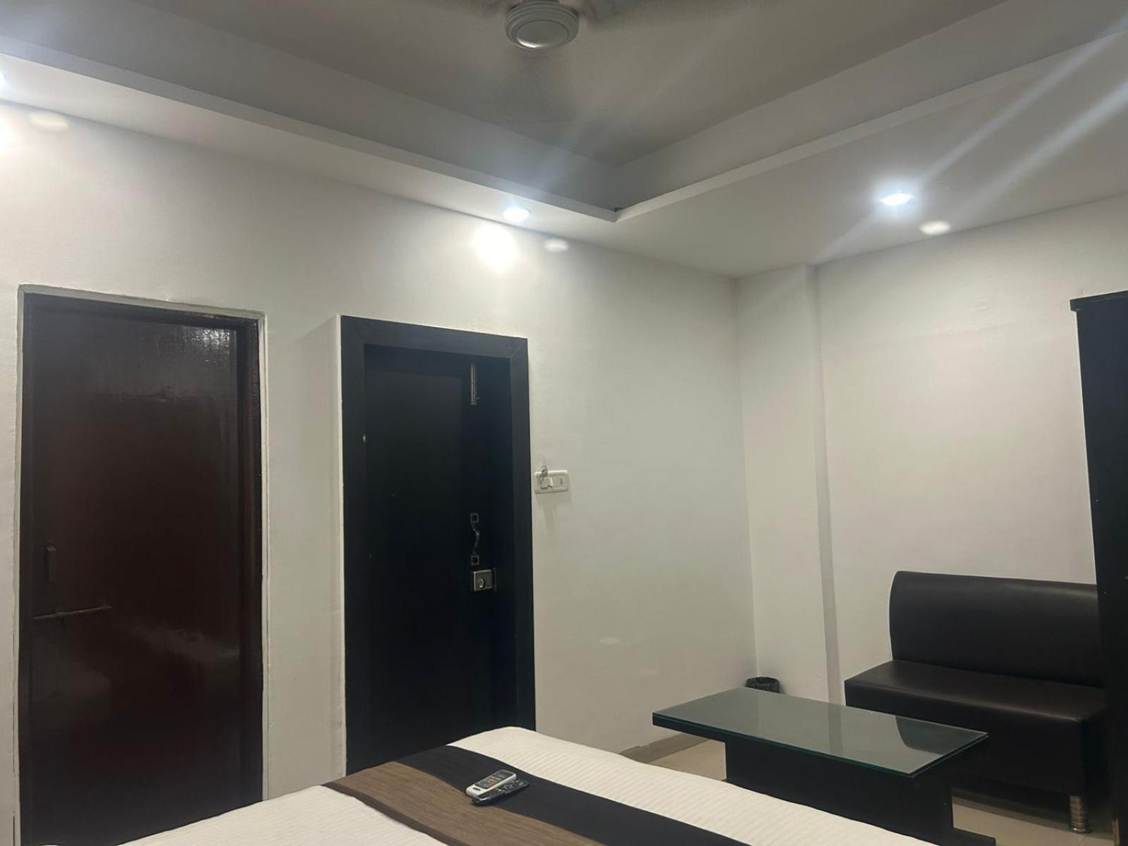 Y.94 4* Indore