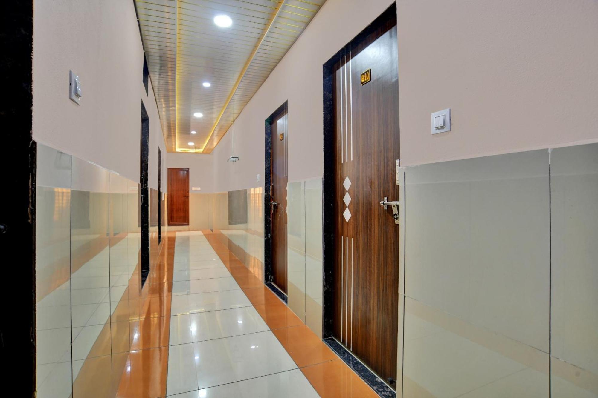 Hotel O Sai Sahara 3*