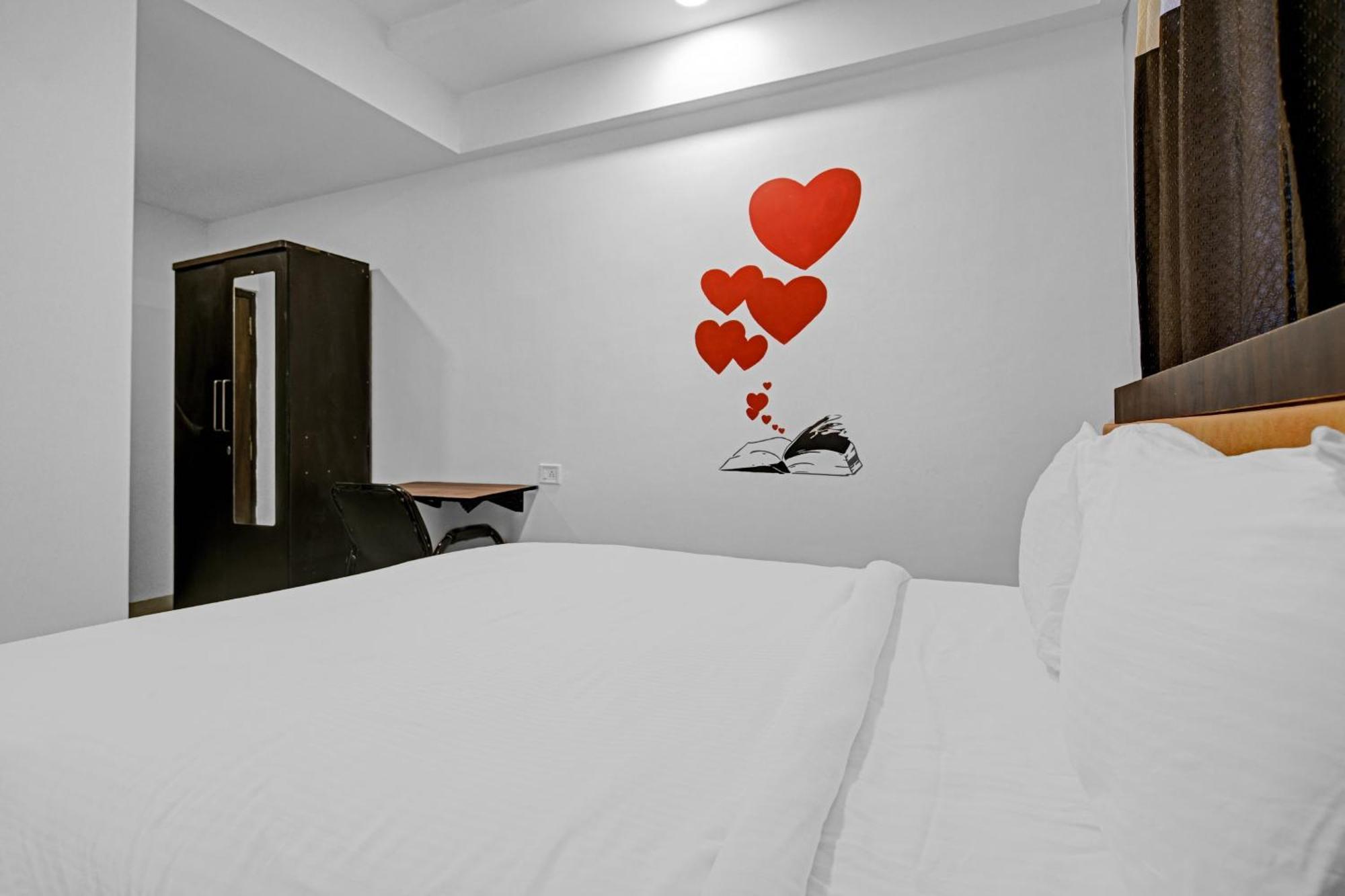 Collection O The Eternity Near Lig Sqaure Hotel 4*