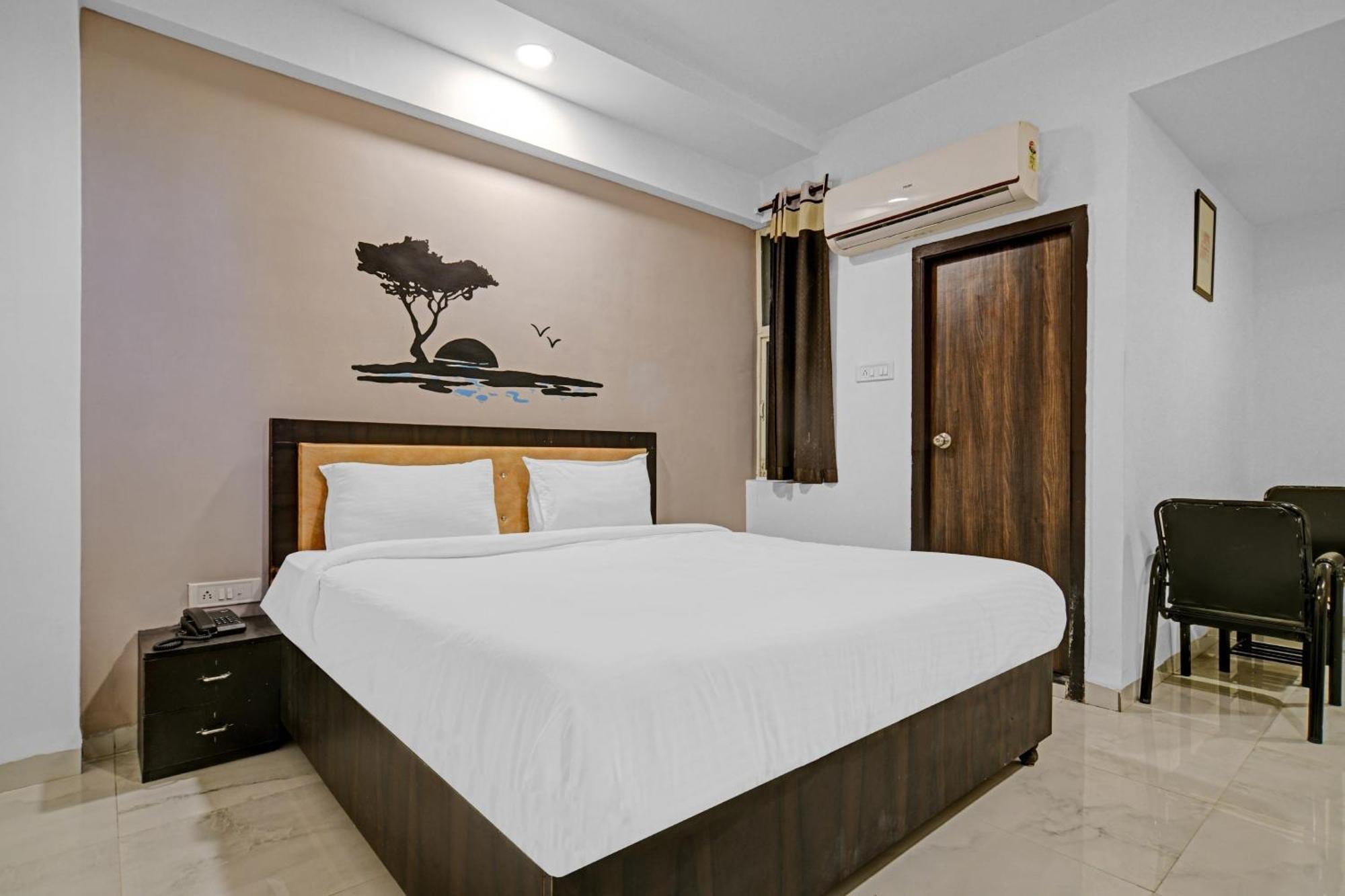 Collection O The Eternity Near Lig Sqaure 4* Indore