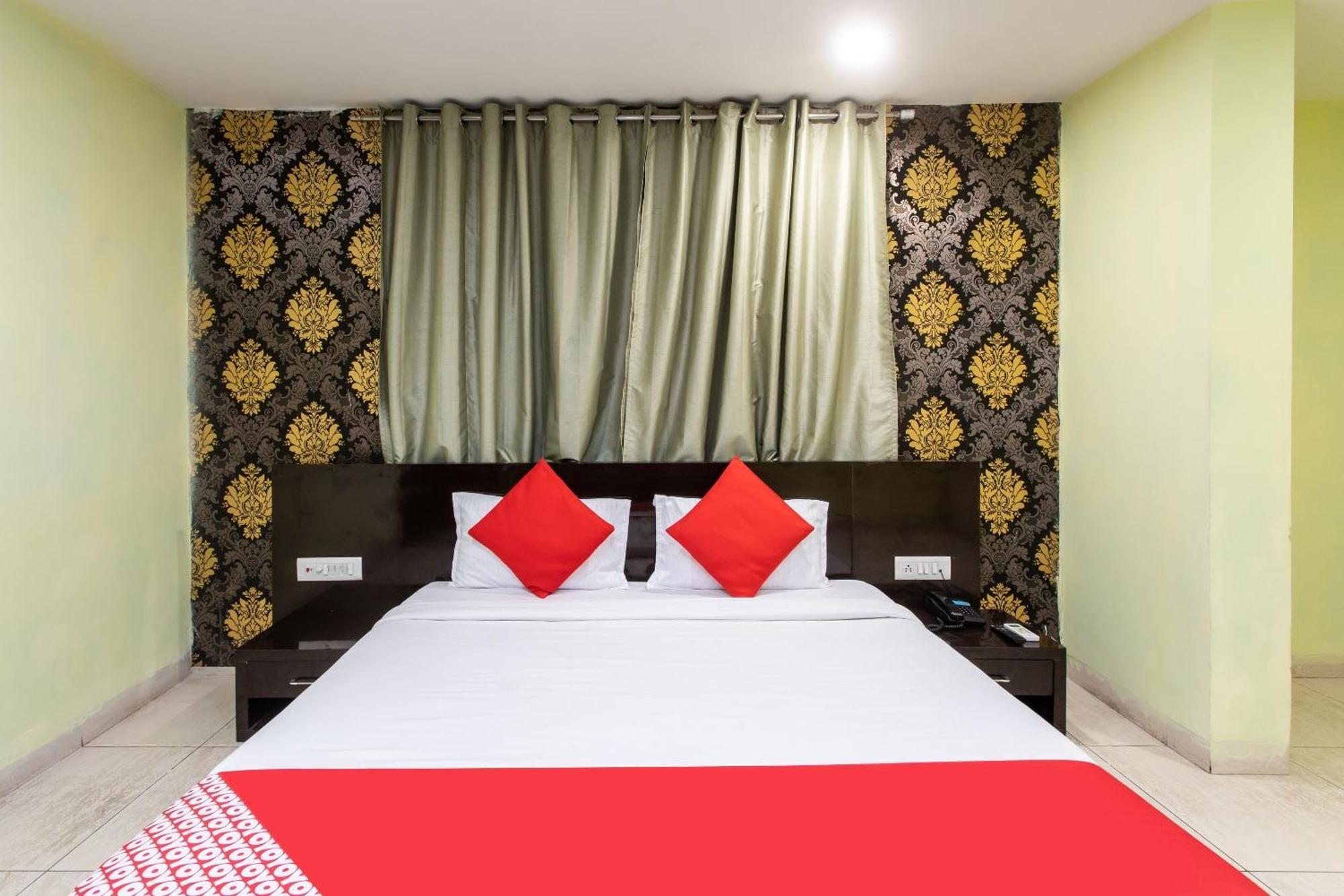 Hotel Capital O Swan Paradise