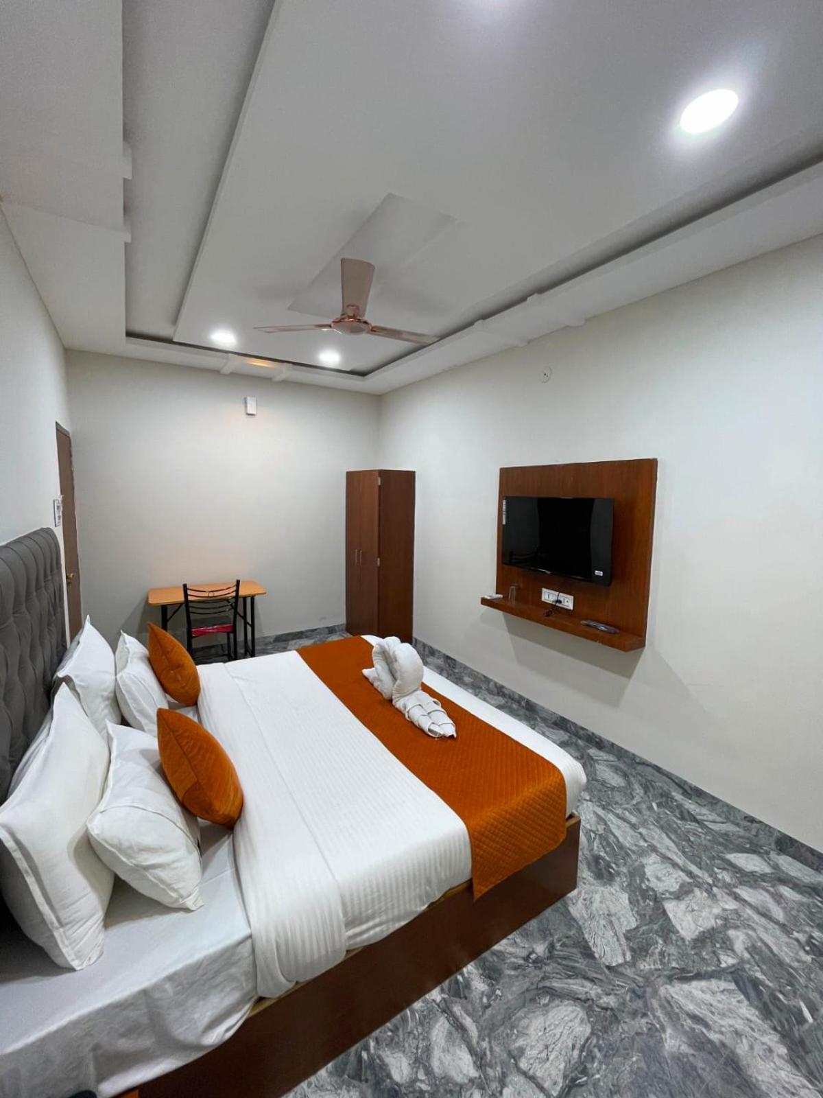 O Kamari Hotel