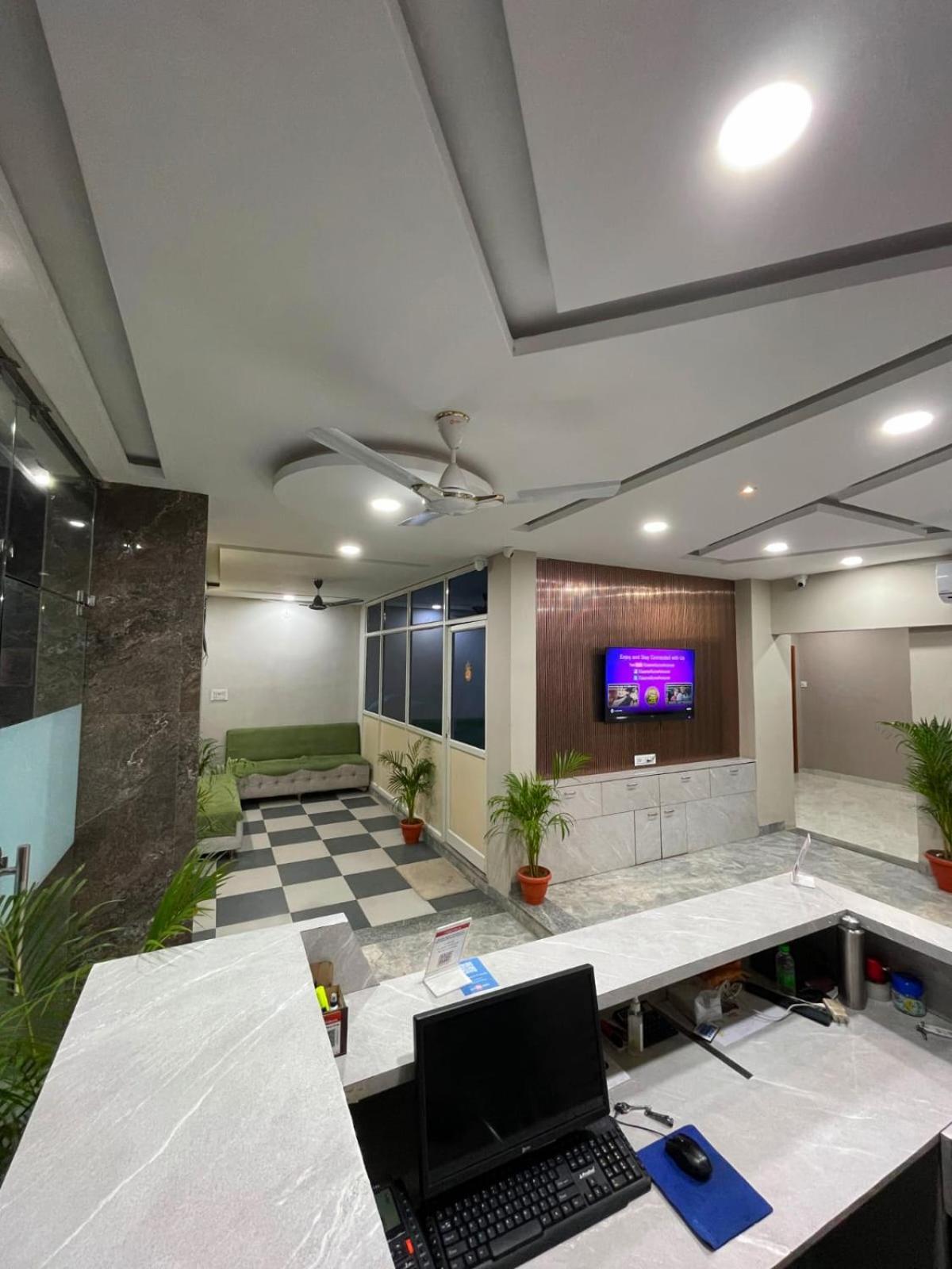 O Kamari * Indore
