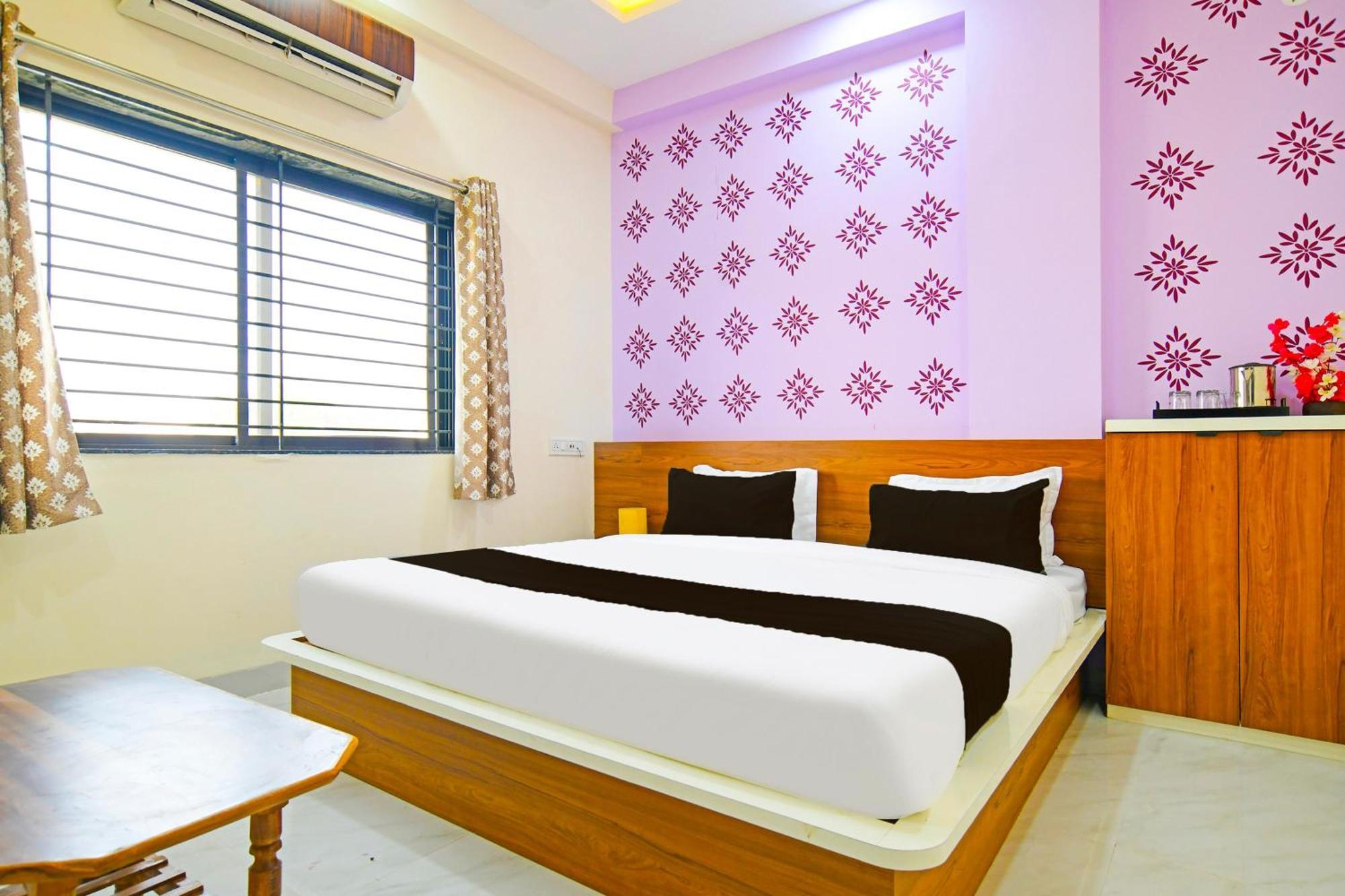 O Chirag Hotel