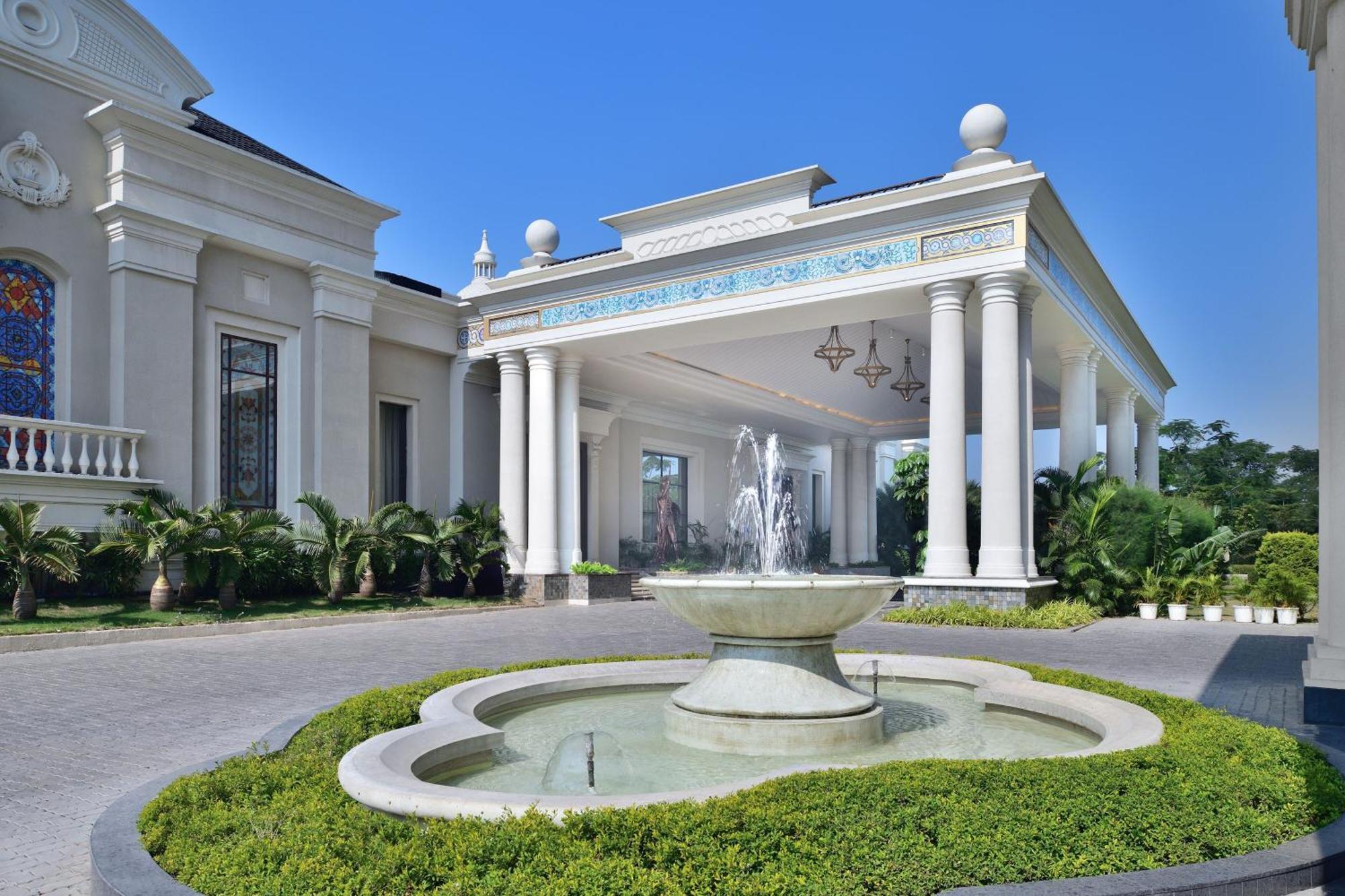 Sheraton Grand Palace Hotel