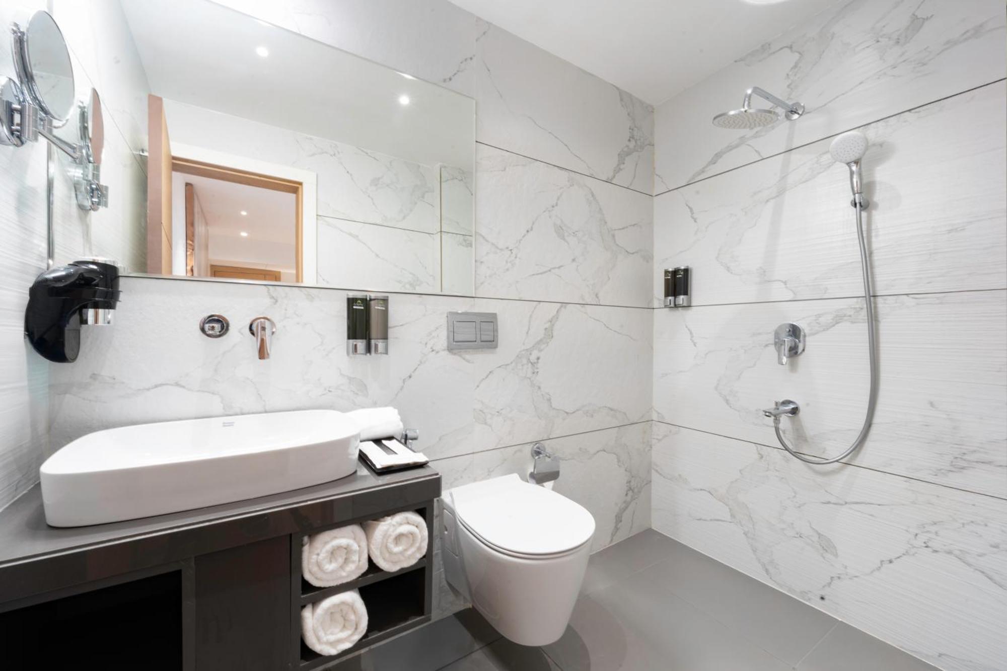 Clarks Hotel 4*
