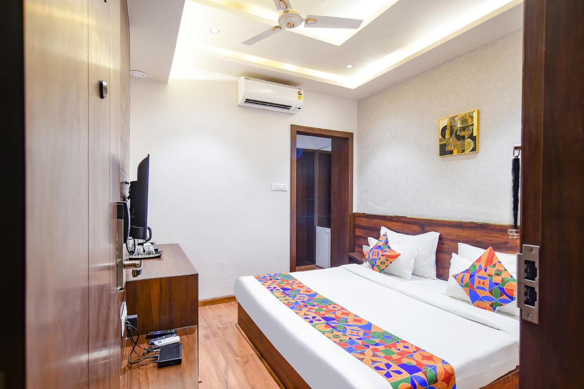Fabhotel Awadhvue 3*