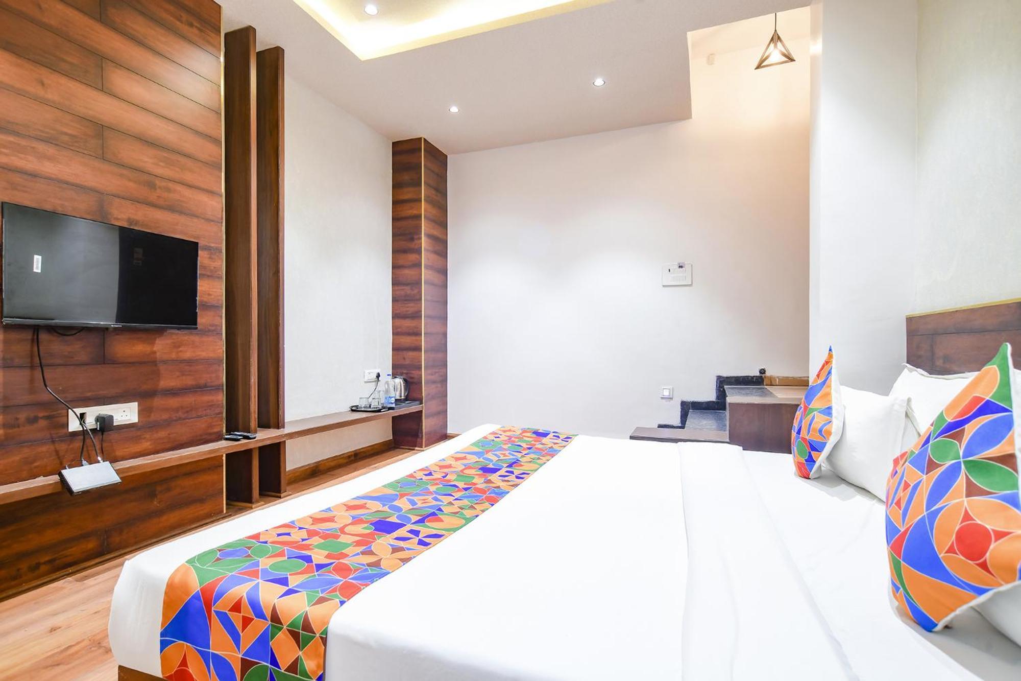 Hotel Fabhotel Awadhvue