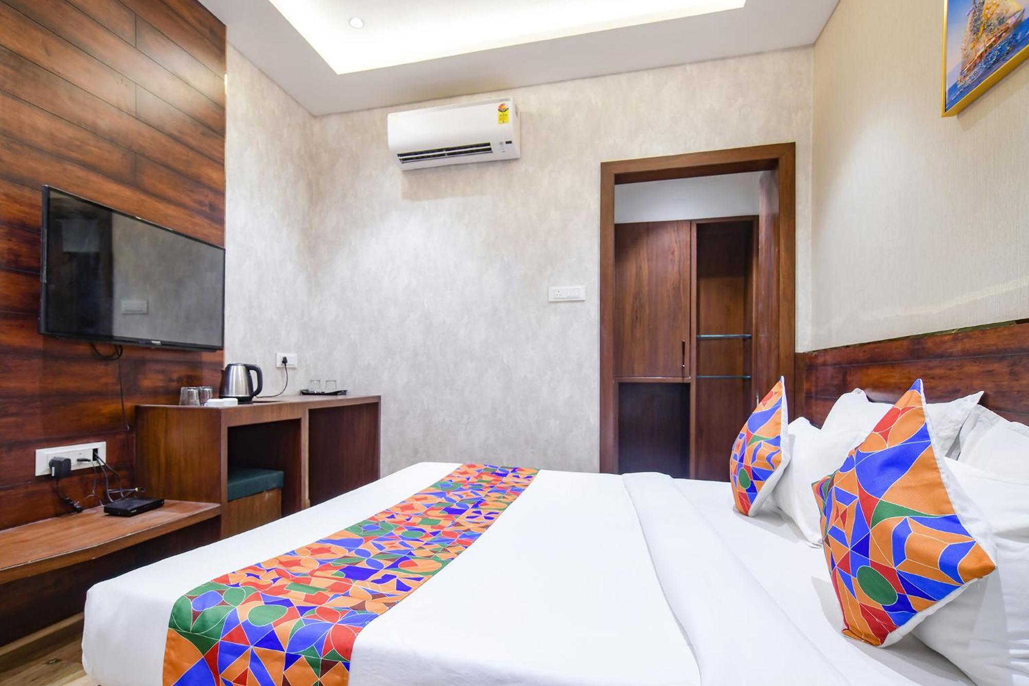 Fabhotel Awadhvue 3*