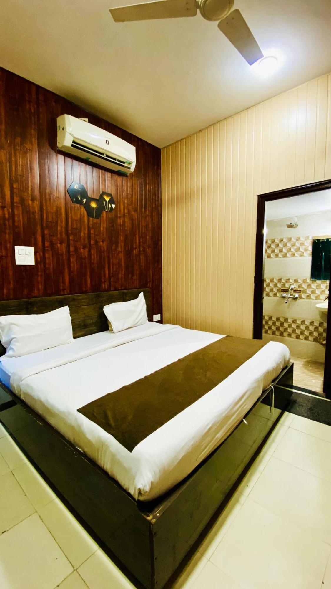 Ivanna 3* Indore