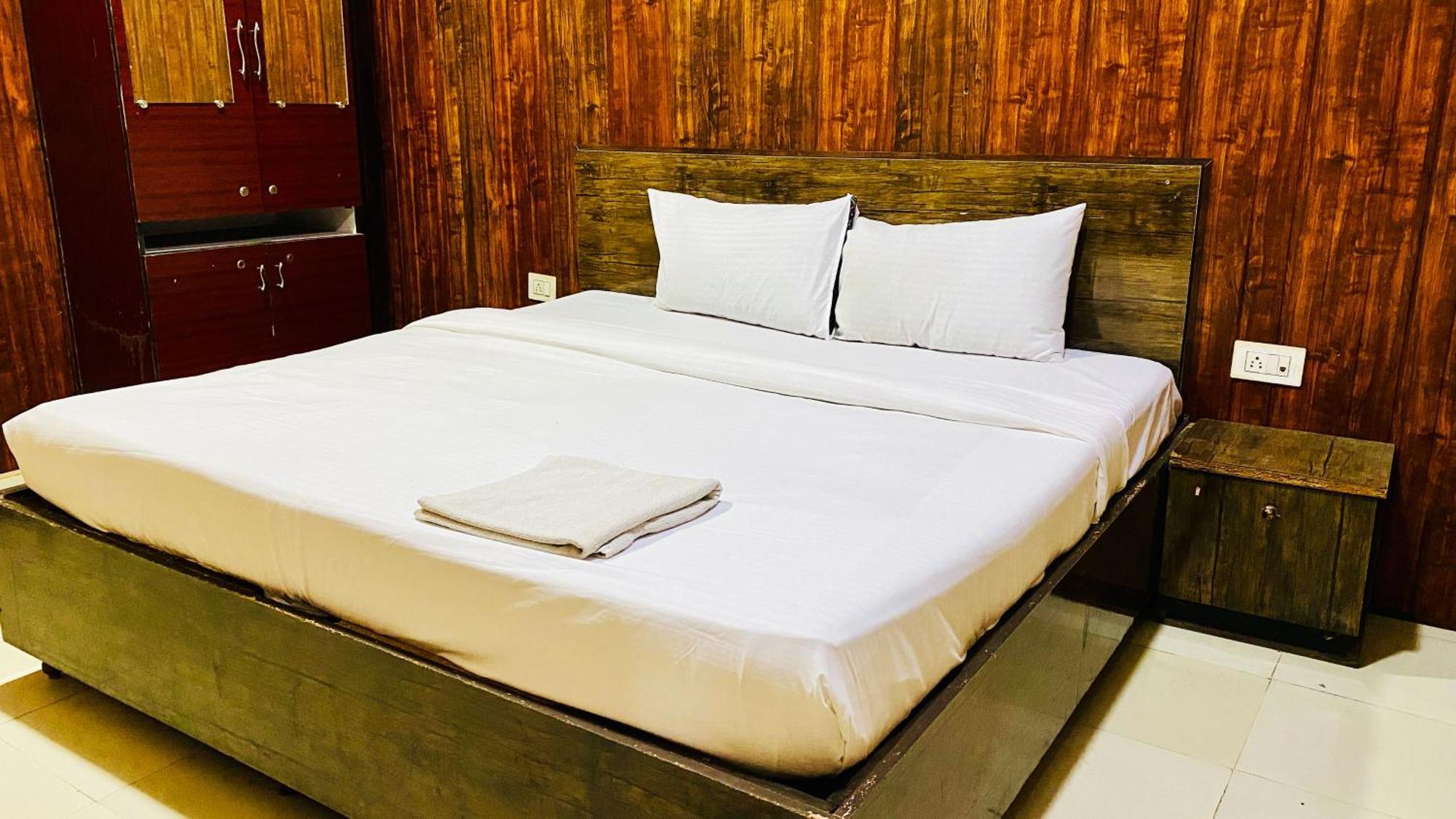 Hotel Ivanna 3*