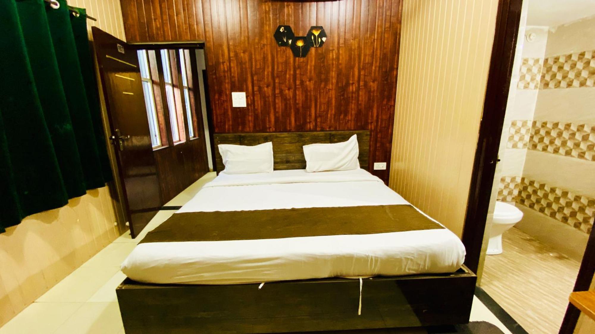 Ivanna Hotel 3*